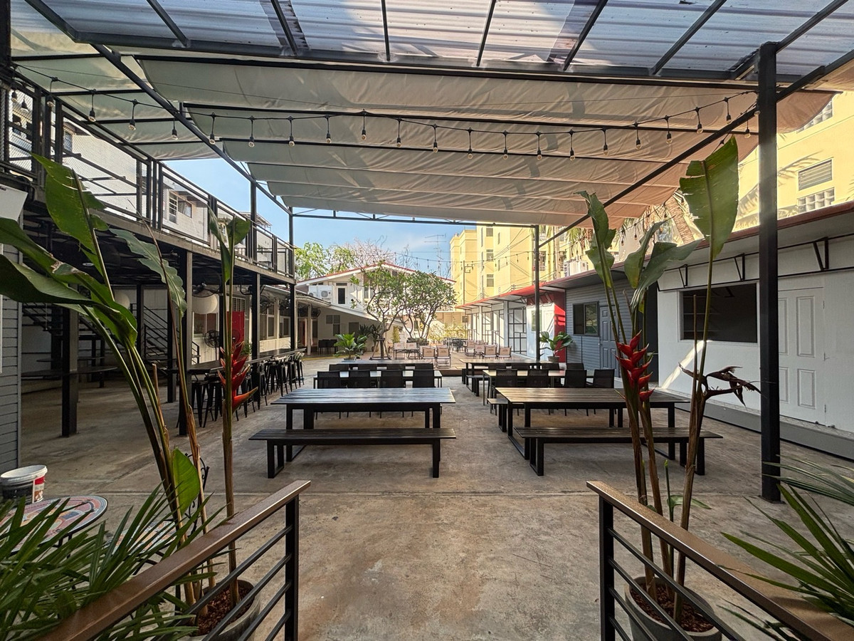 For RentRetail SpaceOnnut, Udomsuk : 📍Commercial Space for Rent near BTS Phra Khanong (350 m) : 15,000-28,000 THB/month