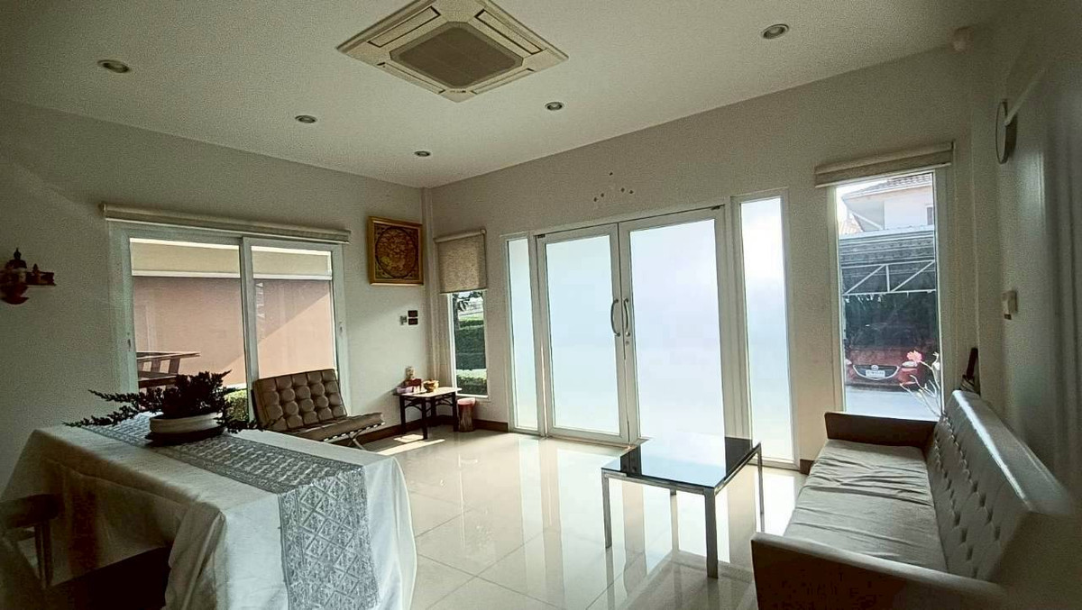 For SaleHome OfficeNawamin, Ramindra : Prime location, office and warehouse, Ramintra 14, intersection 17-5, near the BTS and main road Ramintra, MRT Mayalap Ramintra, Kaset-Nawamin. Khwan Charoenphon Market Watcharaphirom Park  Sripatum University, Bang Khen