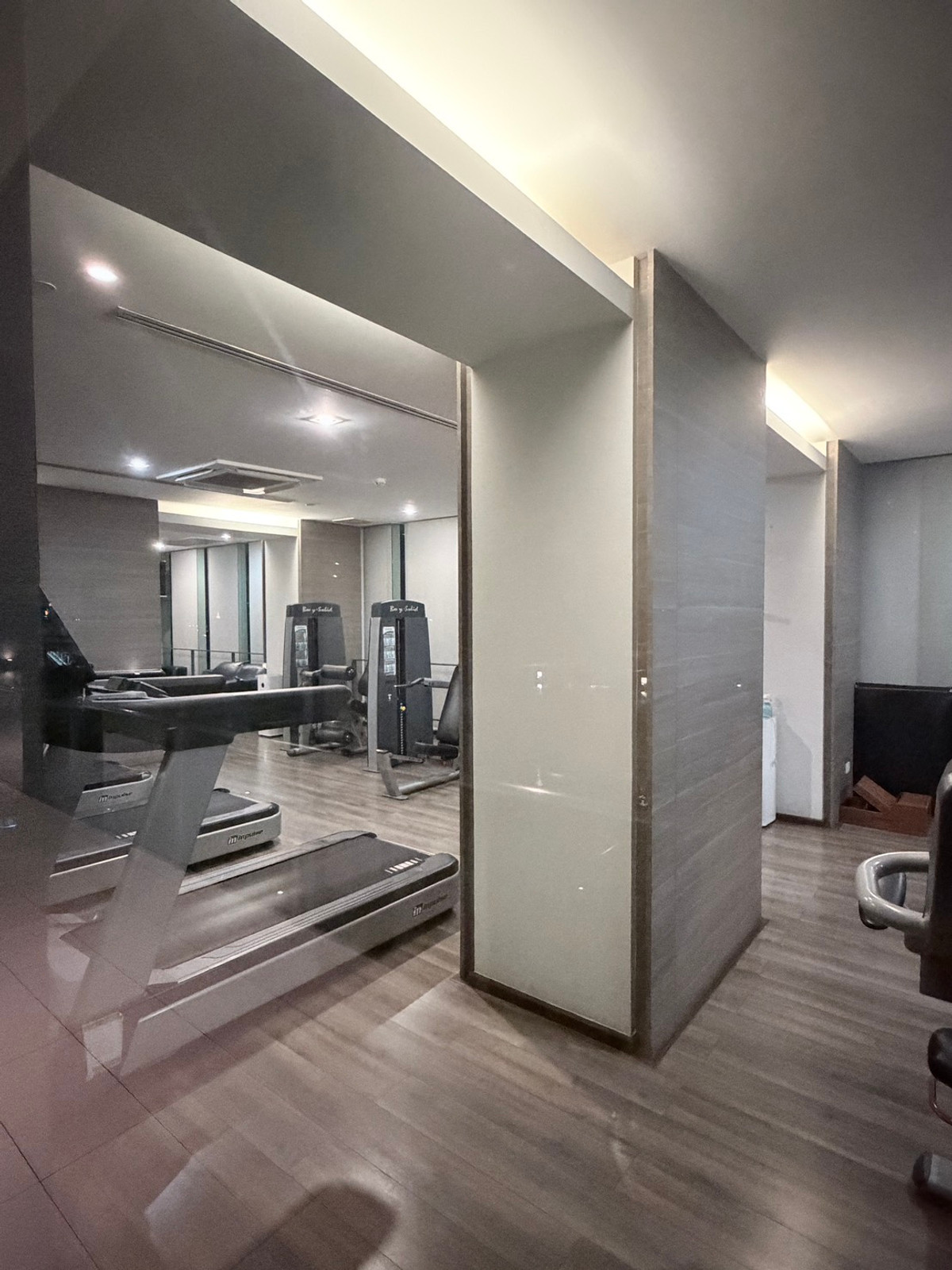 For RentCondoThaphra, Talat Phlu, Wutthakat : The Room Sathorn Taksin near BTS Ponimit, big room 46 sq m. New room, never rented, available for rent.