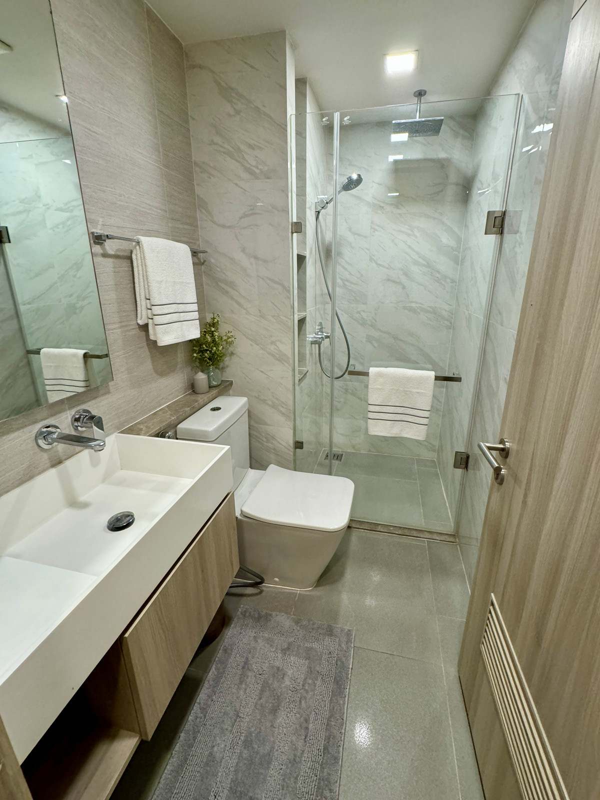 ให้เช่าคอนโดสุขุมวิท อโศก ทองหล่อ : เช่า 3 ห้องนอน 3 ห้องน้ำ ฟินน์ สุขุมวิท 31