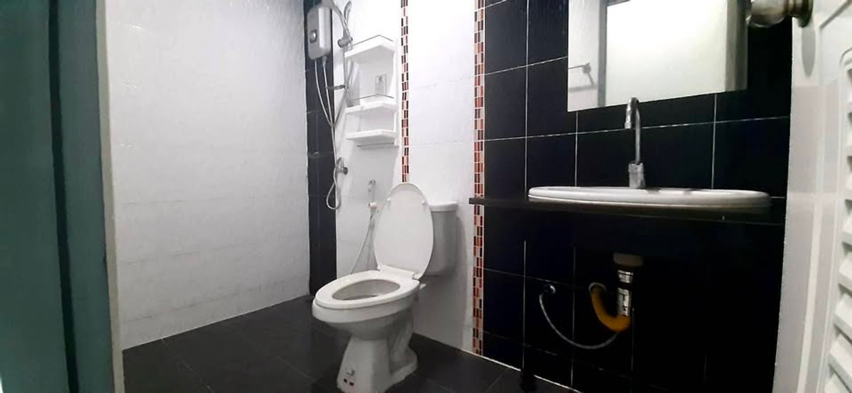 ขายทาวน์โฮมพัทยา บางแสน ชลบุรี สัตหีบ : ทาวน์โฮม หมู่บ้าน พรเทพ การ์เด้น วิลล์ 9 / 3 ห้องนอน (ขาย), Townhome Pornthep Garden Ville 9 / 3 Bedrooms (FOR SALE) BEWN109