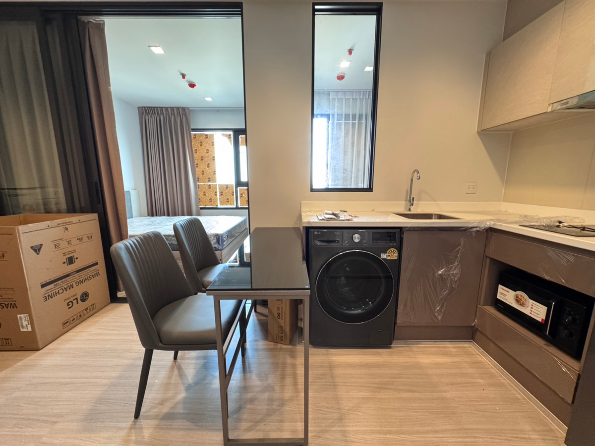 For RentCondoThaphra, Talat Phlu, Wutthakat : Life Sathorn Sierra, beautiful room, open view, good condo, beautiful central area, available and ready for rent.