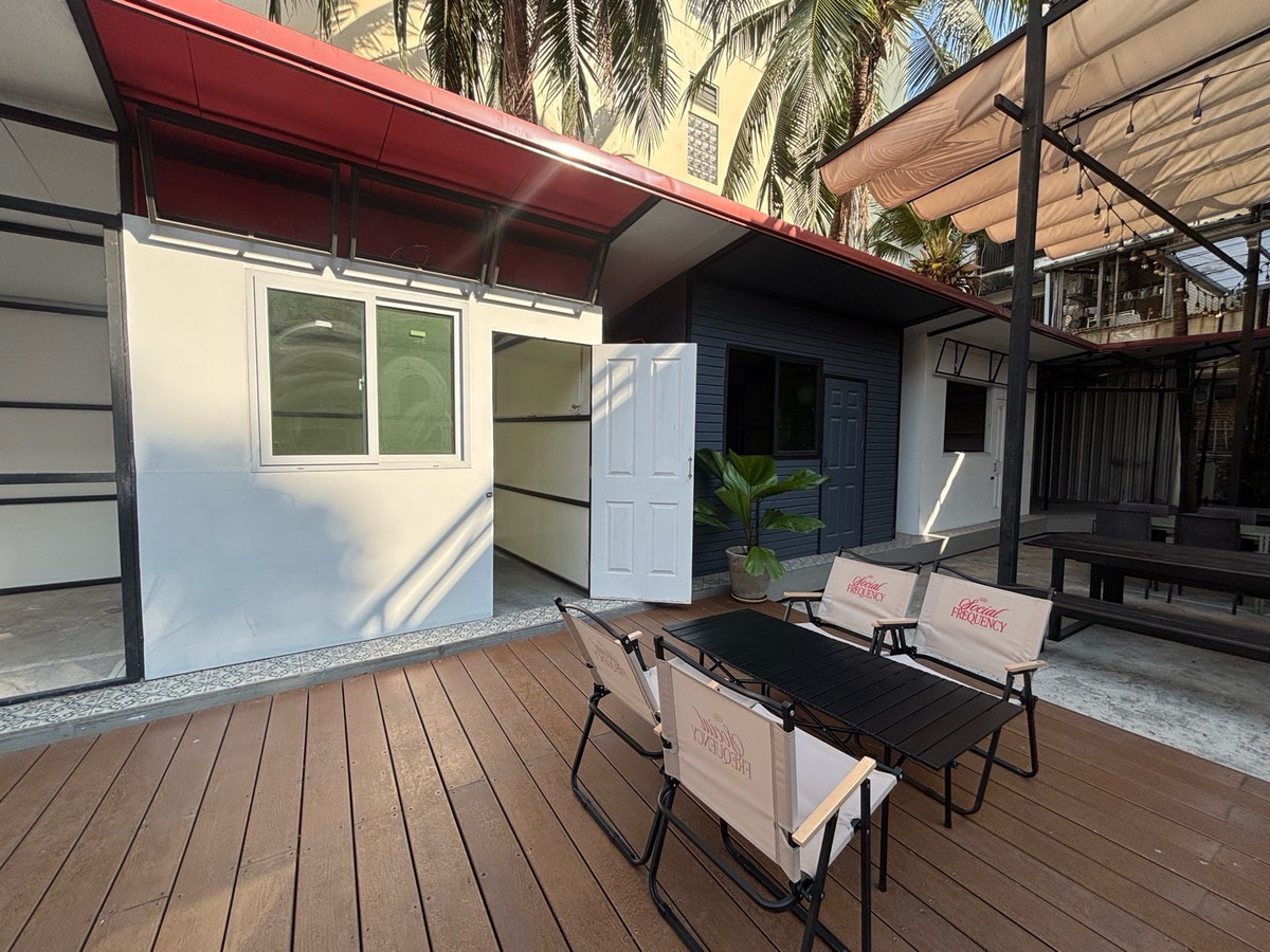 For RentRetail SpaceOnnut, Udomsuk : 📍Commercial Space for Rent near BTS Phra Khanong (350 m) : 15,000-28,000 THB/month