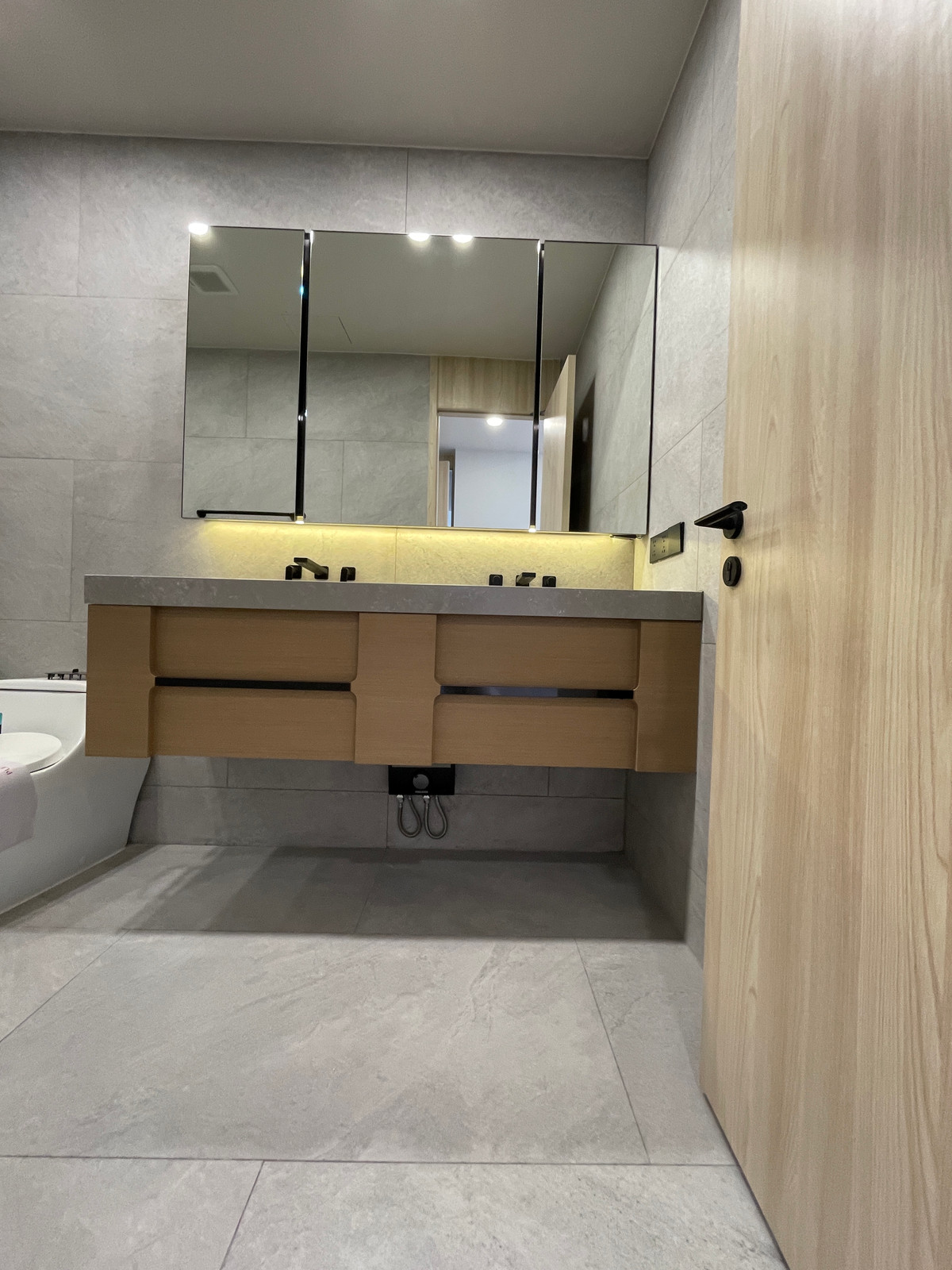 For SaleCondoAri,Anusaowaree : [Urgent sale!] Master Penthouse 89 sq m @Aritier Ari | 150% parking, maximum privacy in Ari! 