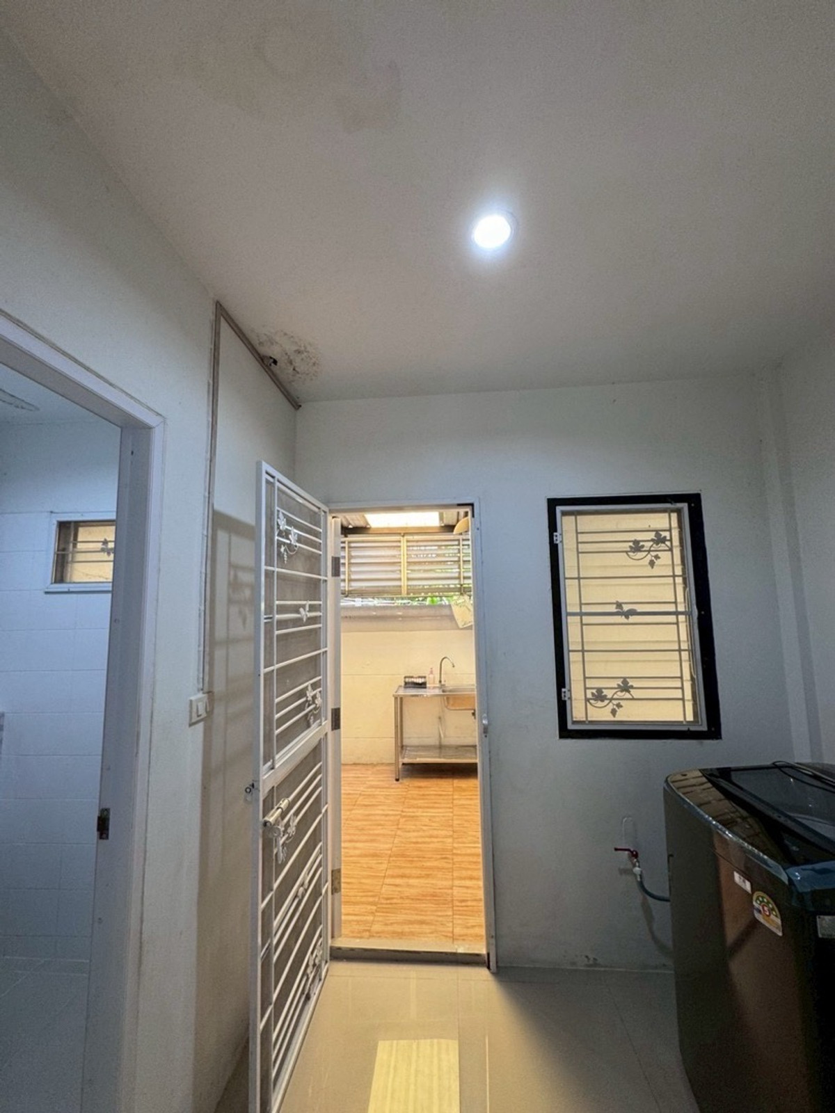 For RentTownhomePattanakan, Srinakarin : 📣Townhouse for rent Prisorn Ville, Soi Sap Bunchai 28, near Kanchana Expressway, BTS Srinakarin, ready to move in 31 March.