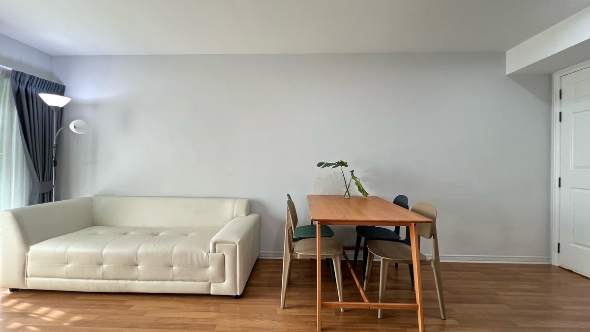 ให้เช่าคอนโดท่าพระ ตลาดพลู วุฒากาศ : 🏢 Corner 1-Bedroom Condo for Rent – Available Mid-March