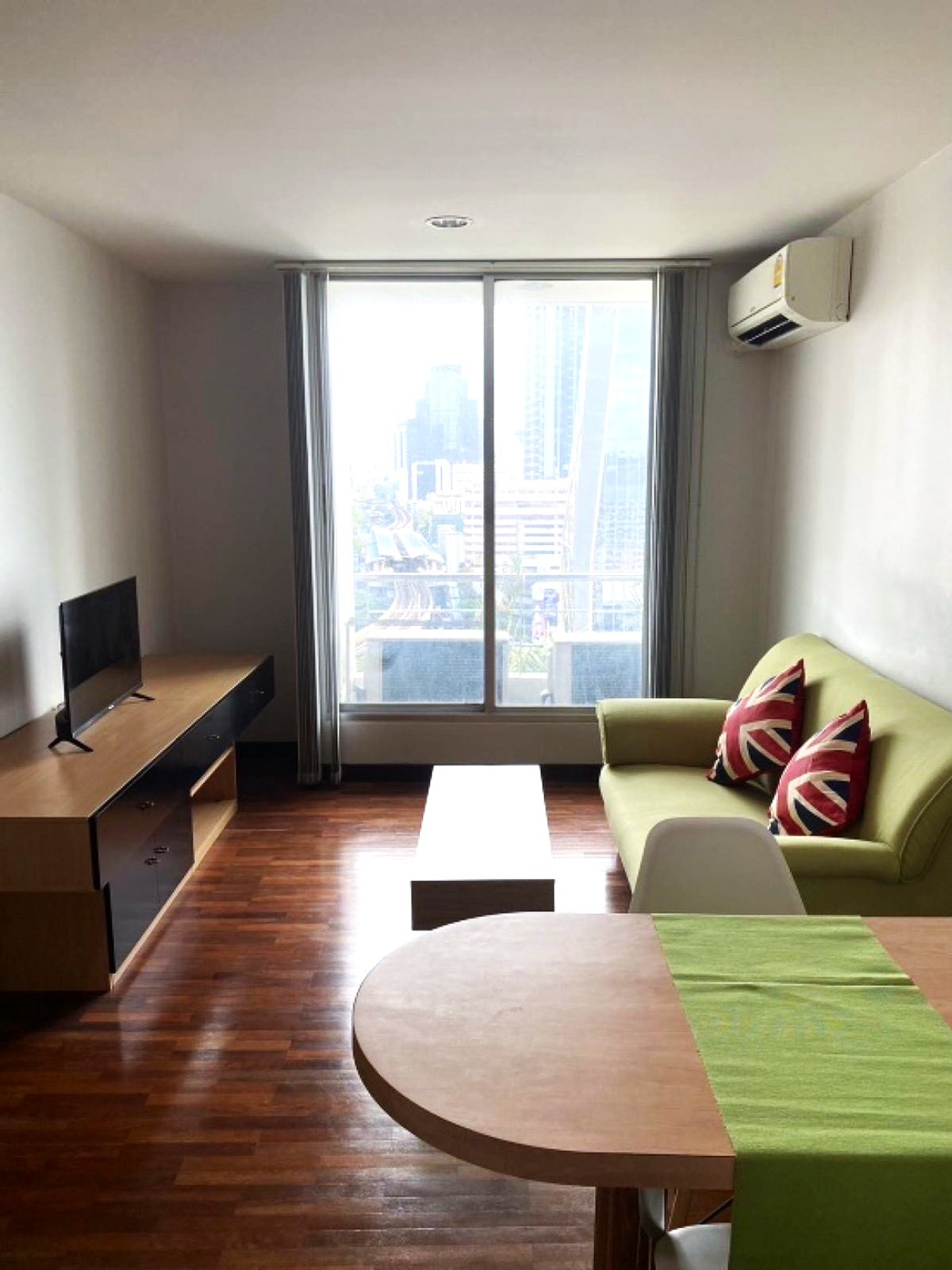 For RentCondoRatchathewi,Phayathai : Condo for rent, Baan Pathumwan, 15th floor, fully furnished, ready to move in, good location, near BTS Phaya Thai.
