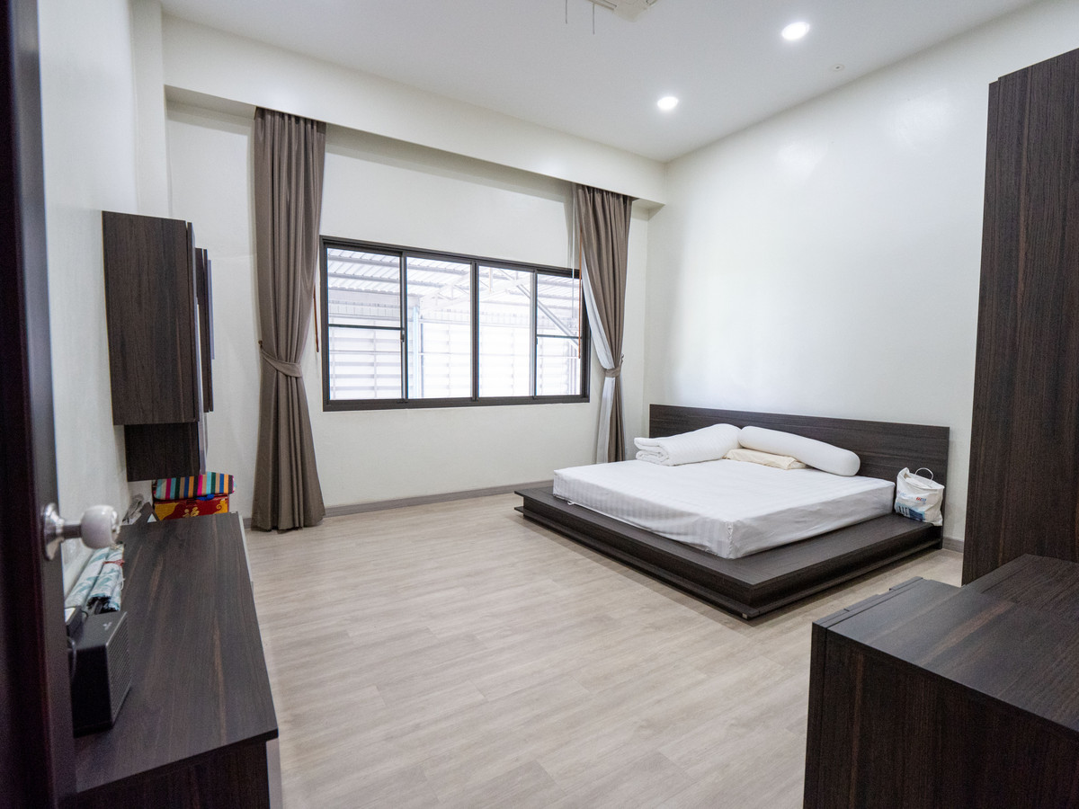 ขายโกดังมหาชัย สมุทรสาคร : ขาย ที่ดิน พร้อมอาคารโกดัง คลังสินค้า โรงงาน กระทุ่มแบน สมุทรสาคร ทำเลดี สภาพดีมาก ลดจาก 30 ล้าน ขายเพียง 25 ล้านเท่านั้น