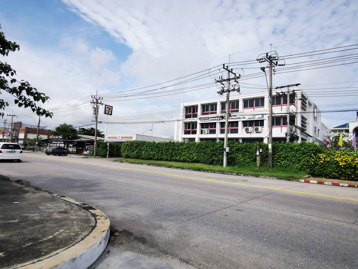 ขายสำนักงานนวมินทร์ รามอินทรา : ขายอาคารสำนักงาน 3 ชั้น พร้อมโกดัง บนที่ดิน 1 ไร่ ถนนปัญญาอินทรา