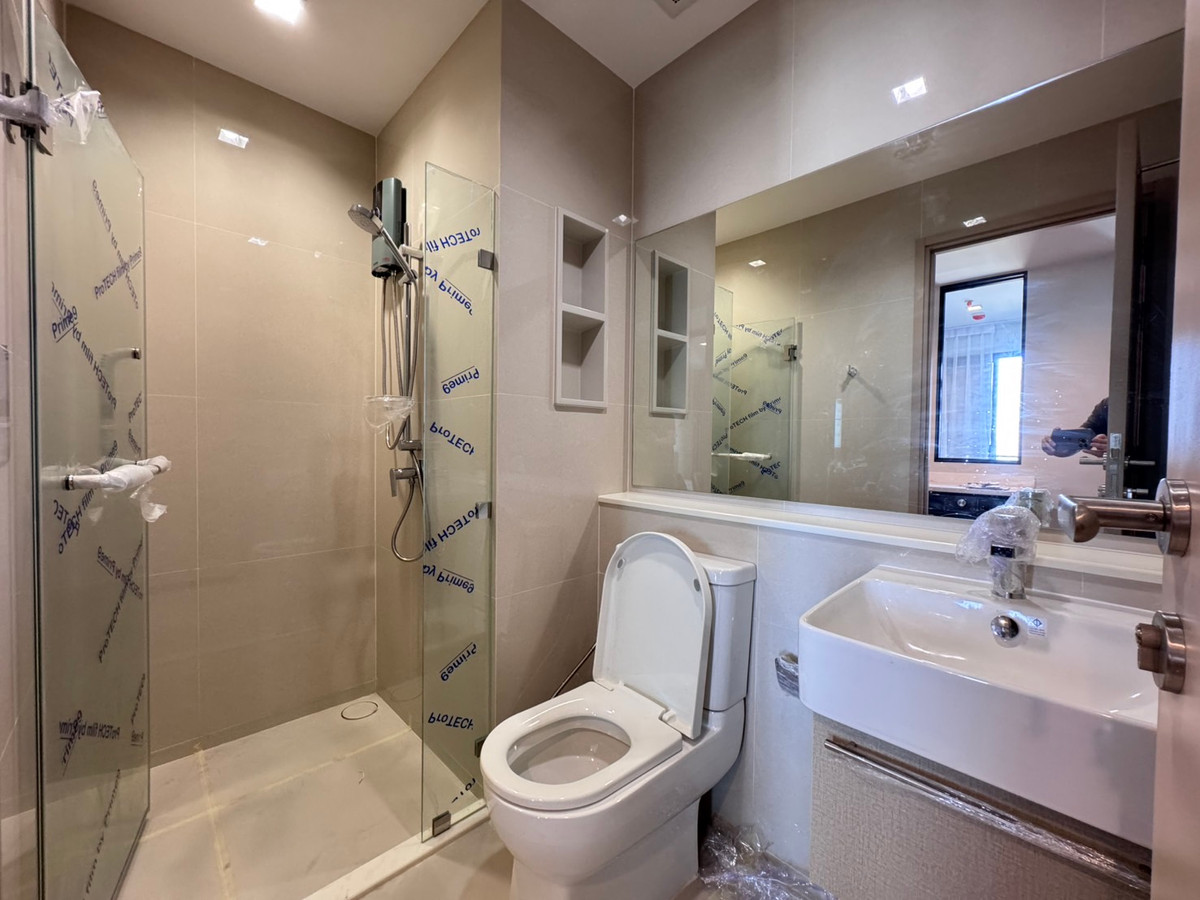 For RentCondoThaphra, Talat Phlu, Wutthakat : Life Sathorn Sierra, beautiful room, open view, good condo, beautiful central area, available and ready for rent.