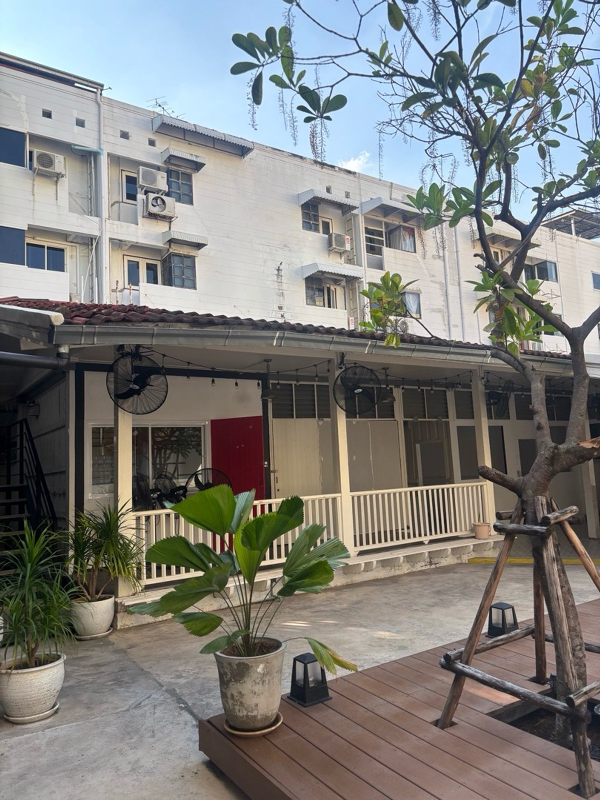 For RentRetail SpaceOnnut, Udomsuk : 📍Commercial Space for Rent near BTS Phra Khanong (350 m) : 15,000-28,000 THB/month