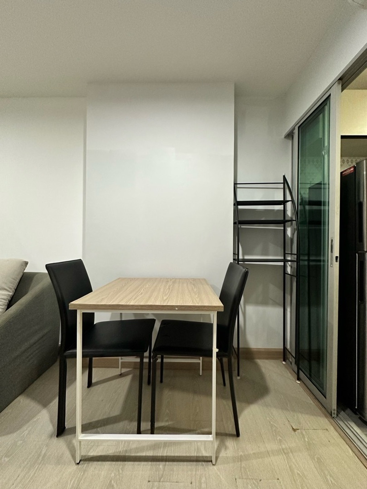 ให้เช่าคอนโดสมุทรปราการ สำโรง : คอนโด เดอะ คิทท์ พลัส สุขุมวิท 113 เฟอร์นิเจอร์และเครื่องใช้ไฟฟ้าครบ กั้นสัดส่วน หัวนอนไม่ติดห้องอื่น ✨