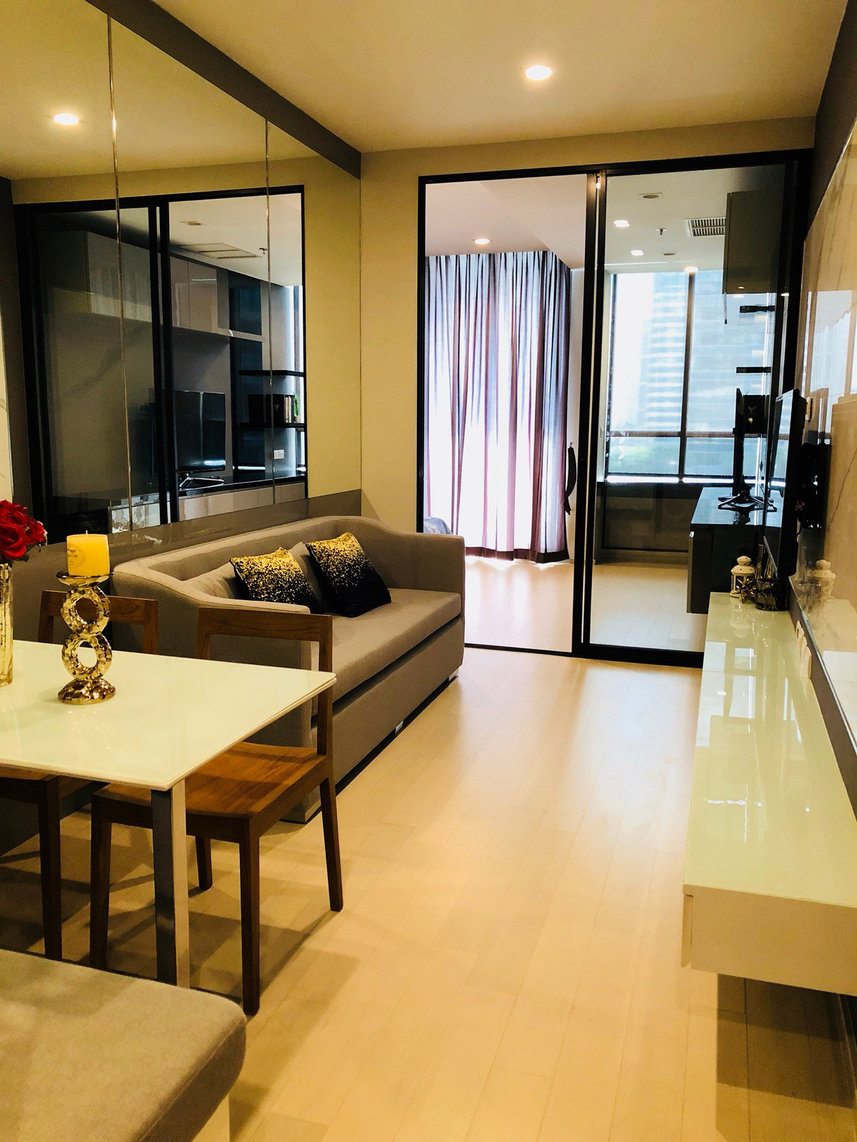 For RentCondoWitthayu, Chidlom, Langsuan, Ploenchit : For Rent Condo Noble Ploenchit ( S15-1493)