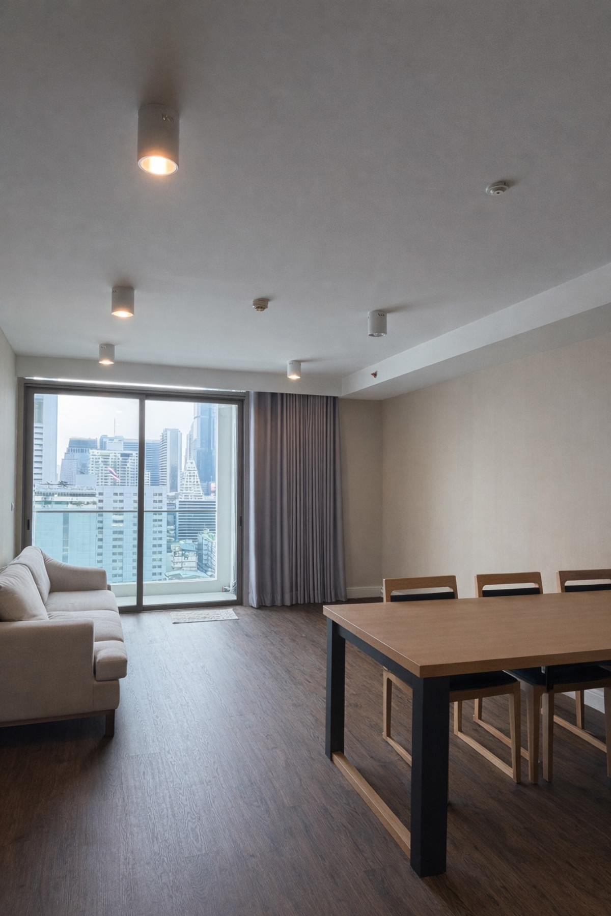 ให้เช่าคอนโดสีลม ศาลาแดง บางรัก : Special Deal 🔥 ให้เช่า Siamese Surawong ห้องสวยมาก ขนาดใหญ่ ตกแต่งครบพร้อมอยู่ ราคานี้หายากมาก ‼️