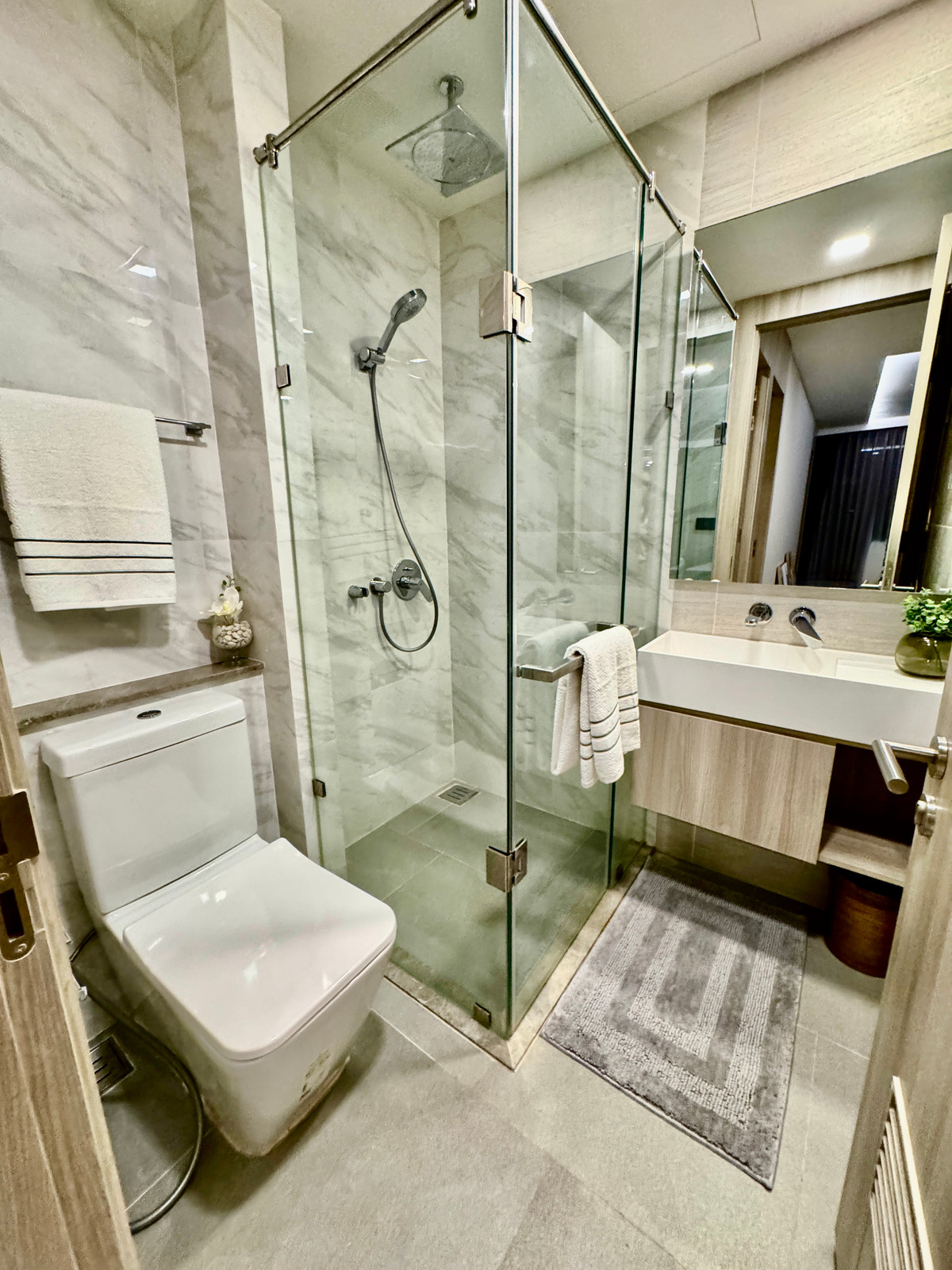 ให้เช่าคอนโดสุขุมวิท อโศก ทองหล่อ : เช่า 3 ห้องนอน 3 ห้องน้ำ ฟินน์ สุขุมวิท 31