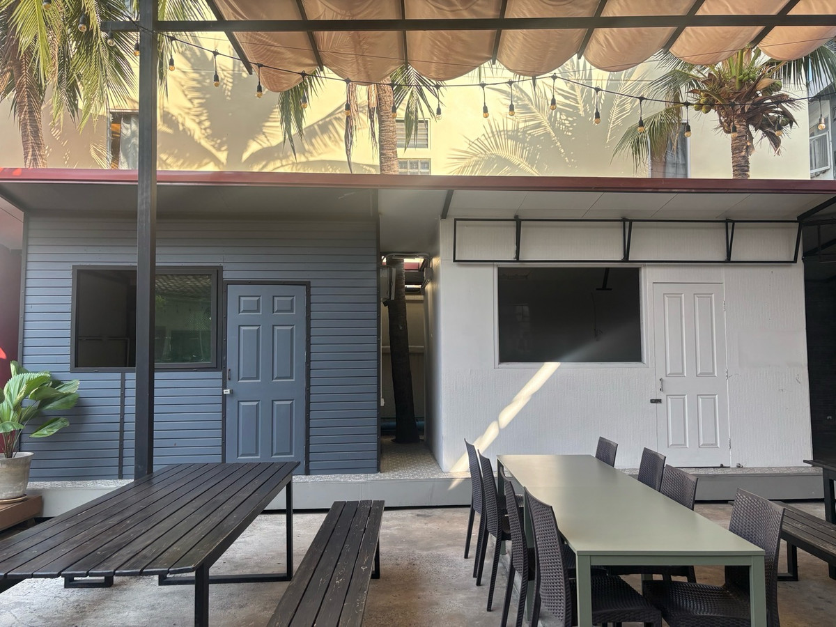 For RentRetail SpaceOnnut, Udomsuk : 📍Commercial Space for Rent near BTS Phra Khanong (350 m) : 15,000-28,000 THB/month