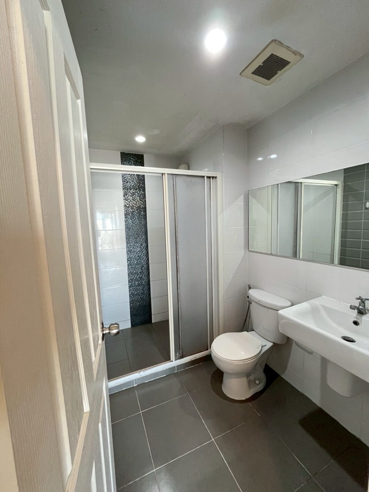 ให้เช่าคอนโดพระราม 9 เพชรบุรีตัดใหม่ RCA : ⭐️Aspire rama9⭐️ For-Rent 39sq.m
Good View Good vibe 15K