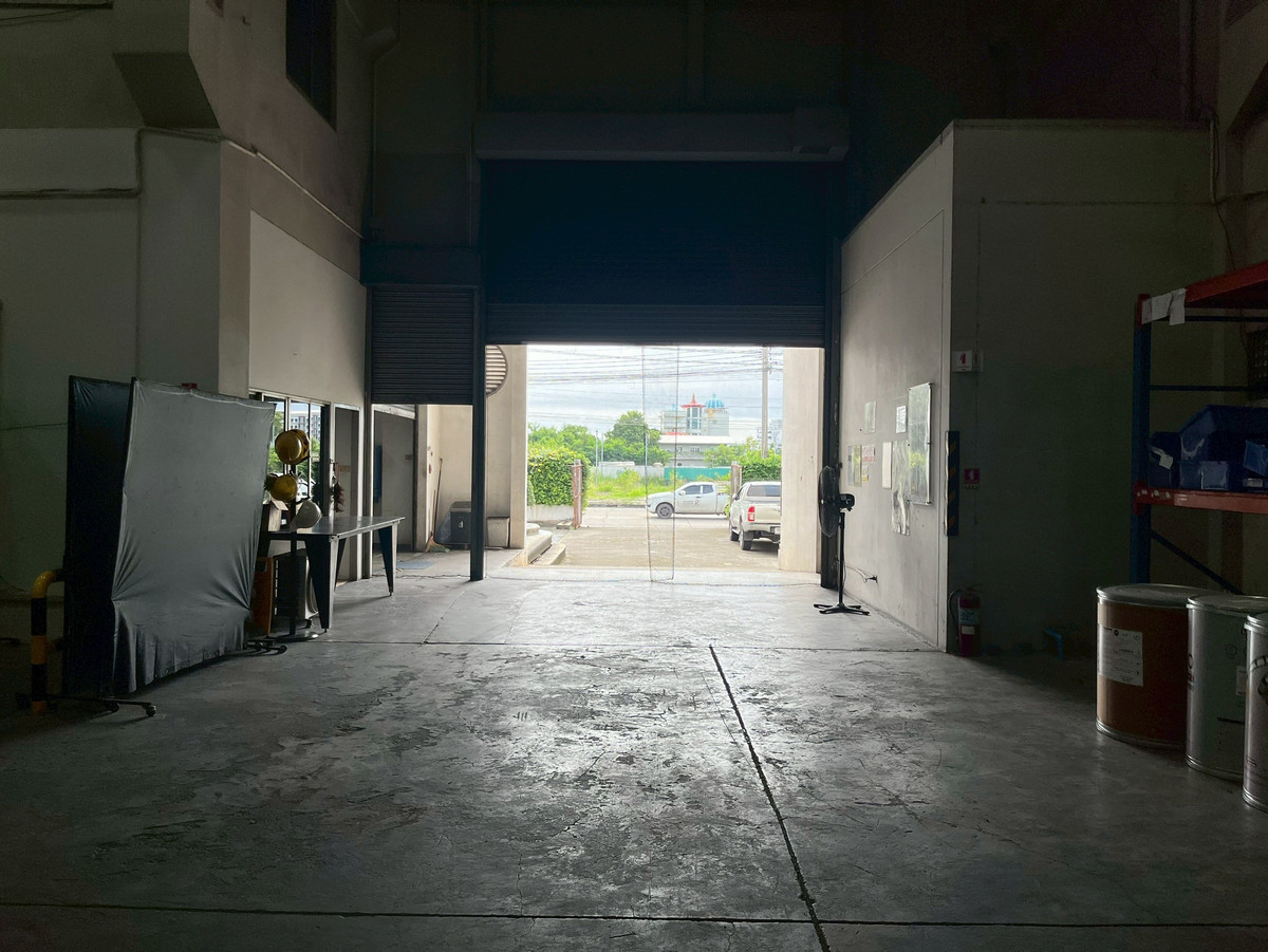 ขายสำนักงานนวมินทร์ รามอินทรา : ขายอาคารสำนักงาน 3 ชั้น พร้อมโกดัง บนที่ดิน 1 ไร่ ถนนปัญญาอินทรา