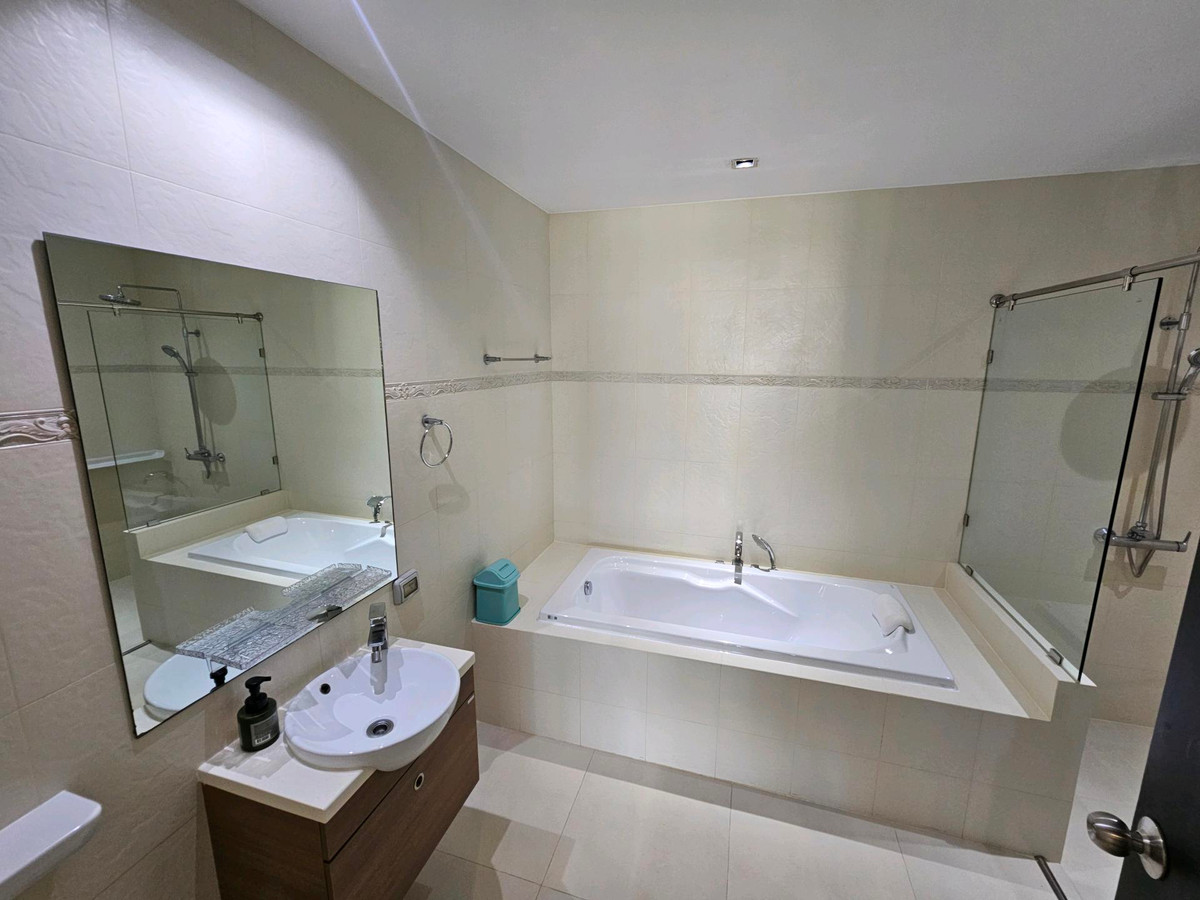 For RentCondoSukhumvit, Asoke, Thonglor : เดอะ เมดิสัน สุขุมวิท 41 ห้องเช่า 2 นอน 2 น้ำ พื้นที่ 118 ตรม ค่าเช่า 85,000 ต่อเดือน สนใจโทร น้อง 096-2615656 พร้อมให้นัดหมายเข้าชมทุกวัน

The Madison Sukhumvit 41  for Rent 2bed 2 bath 118 Sq,m Rental price 75k per month call Nong 096-2615656 Ready to t