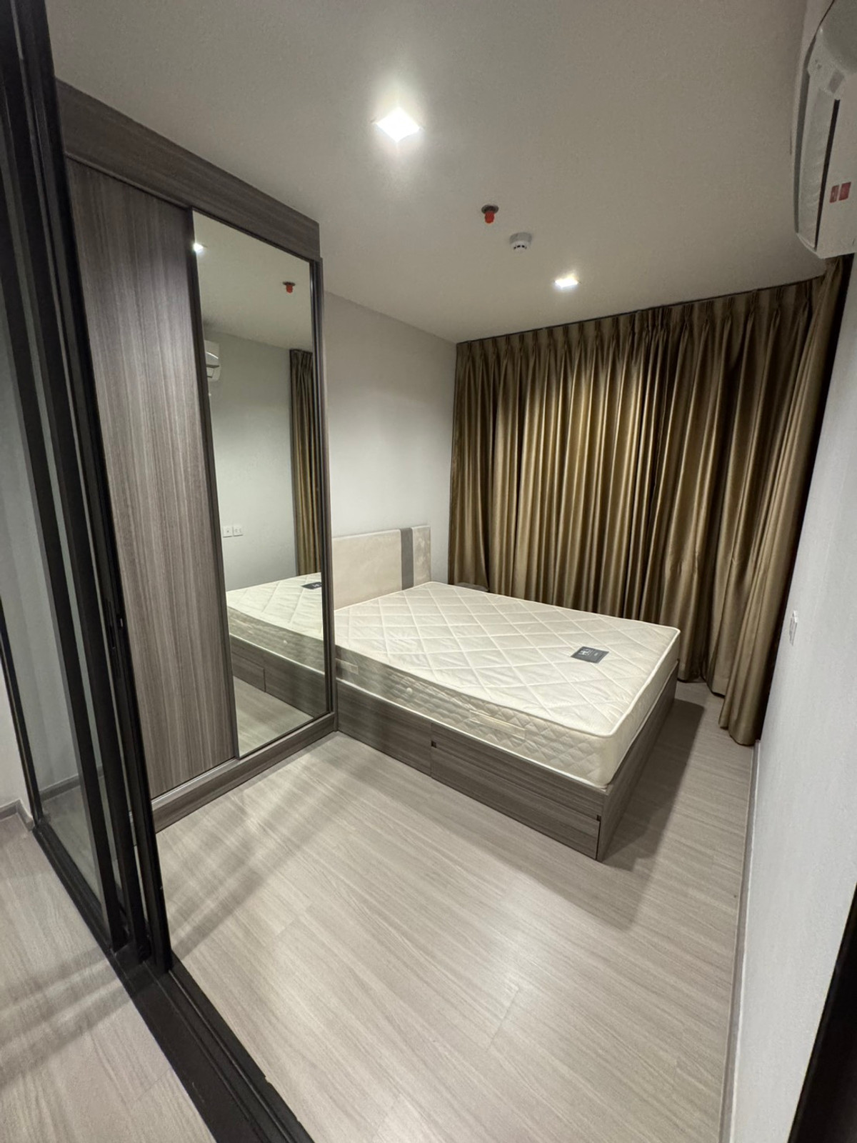 For RentCondoThaphra, Talat Phlu, Wutthakat : Life Sathorn Sierra, beautiful room, 1 bedroom plus, 1 bedroom + 1 office room, ready for rent, please inquire.