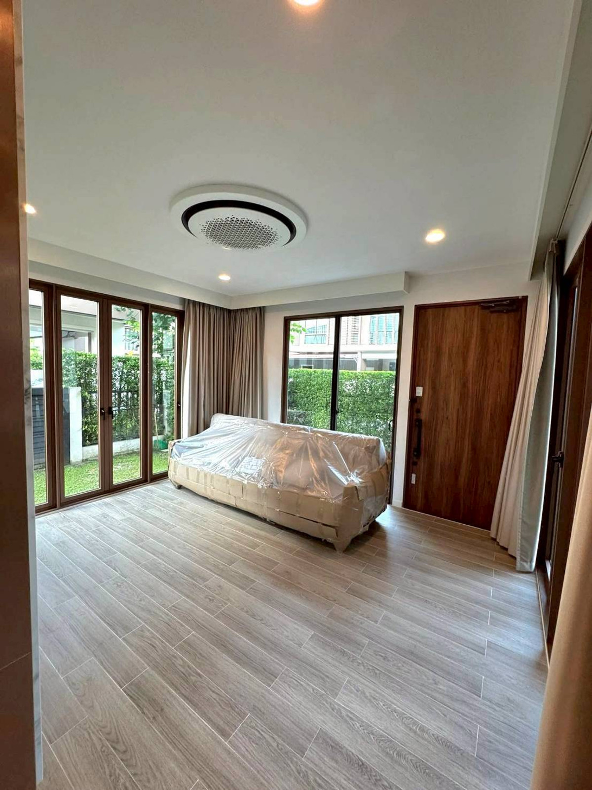 ให้เช่าบ้านพัฒนาการ ศรีนครินทร์ : Burasiri Krungthep Kreetha บ้านเดี่ยว 4 ห้องนอน พื้นที่ใช้สอย 300 ตร.ม. ที่ดิน 80 ตร.วา ให้เช่า Please call: 082-894-4624