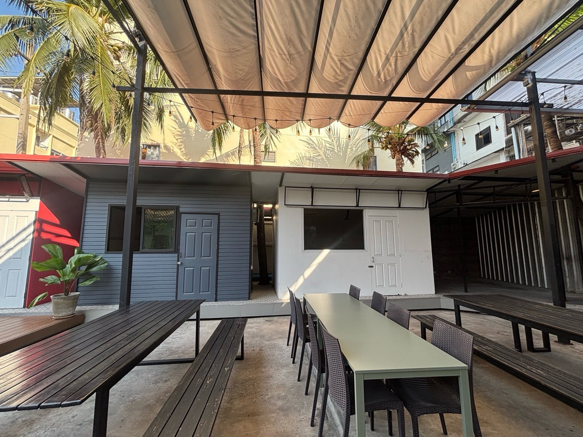 For RentRetail SpaceOnnut, Udomsuk : 📍Commercial Space for Rent near BTS Phra Khanong (350 m) : 15,000-28,000 THB/month