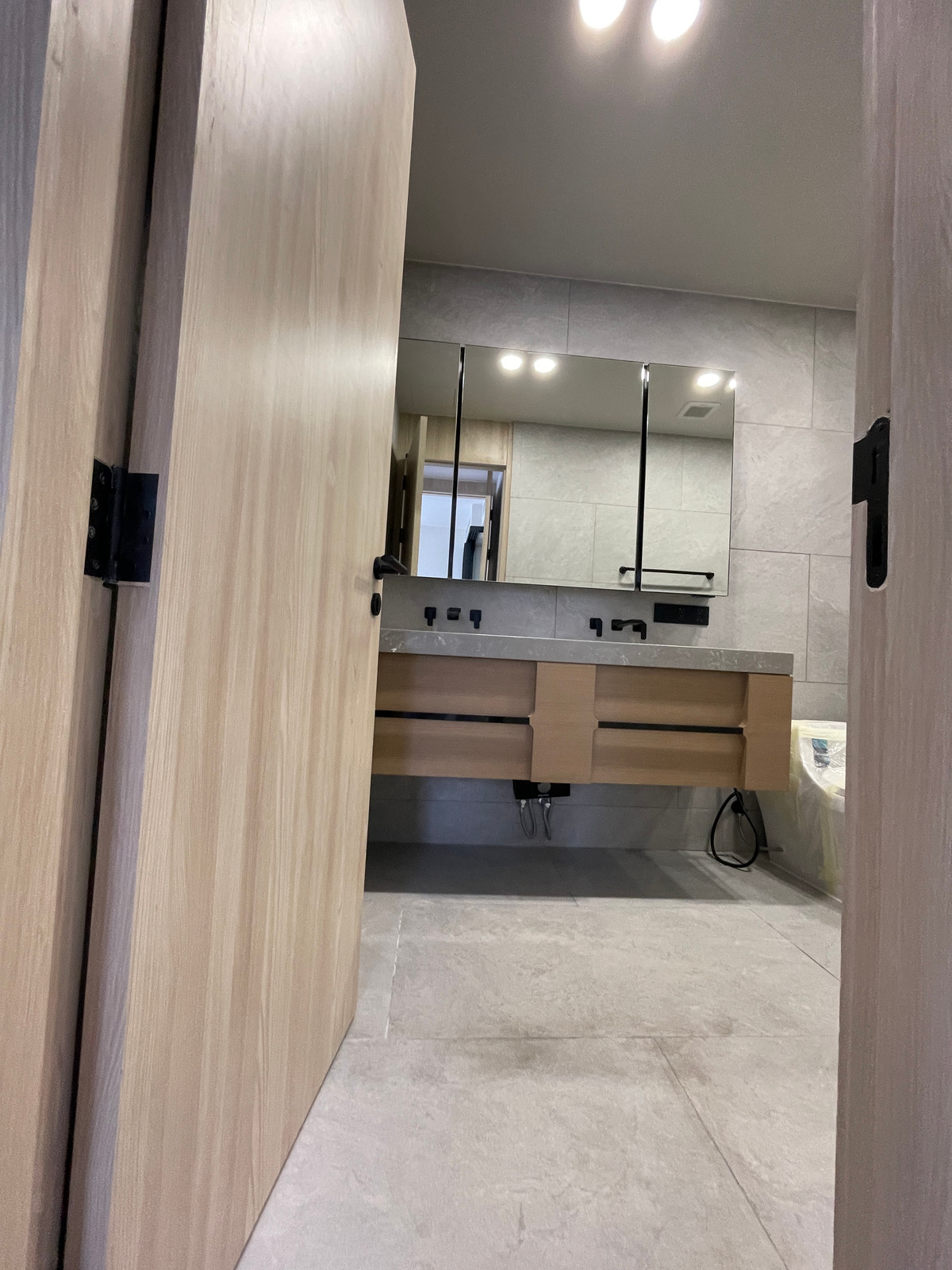 For SaleCondoAri,Anusaowaree : [Urgent sale!] Rare Item in the heart of Ari @Aritier Ari | Penthouse 75 sq m., 150% parking, highest level of privacy! Experience a superior life in the area. 