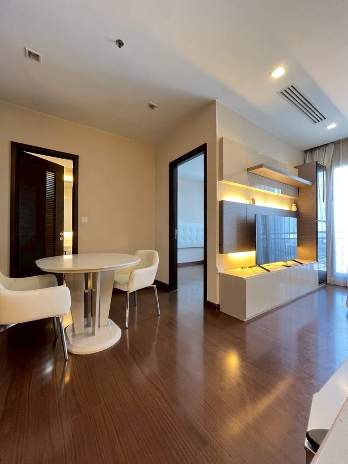 For RentCondoRatchadapisek, Huaikwang, Suttisan : ⭐️IVY AMPIO⭐️ 2BEDROOM COMBINE Parking 2Car 50K Contact Us🫡