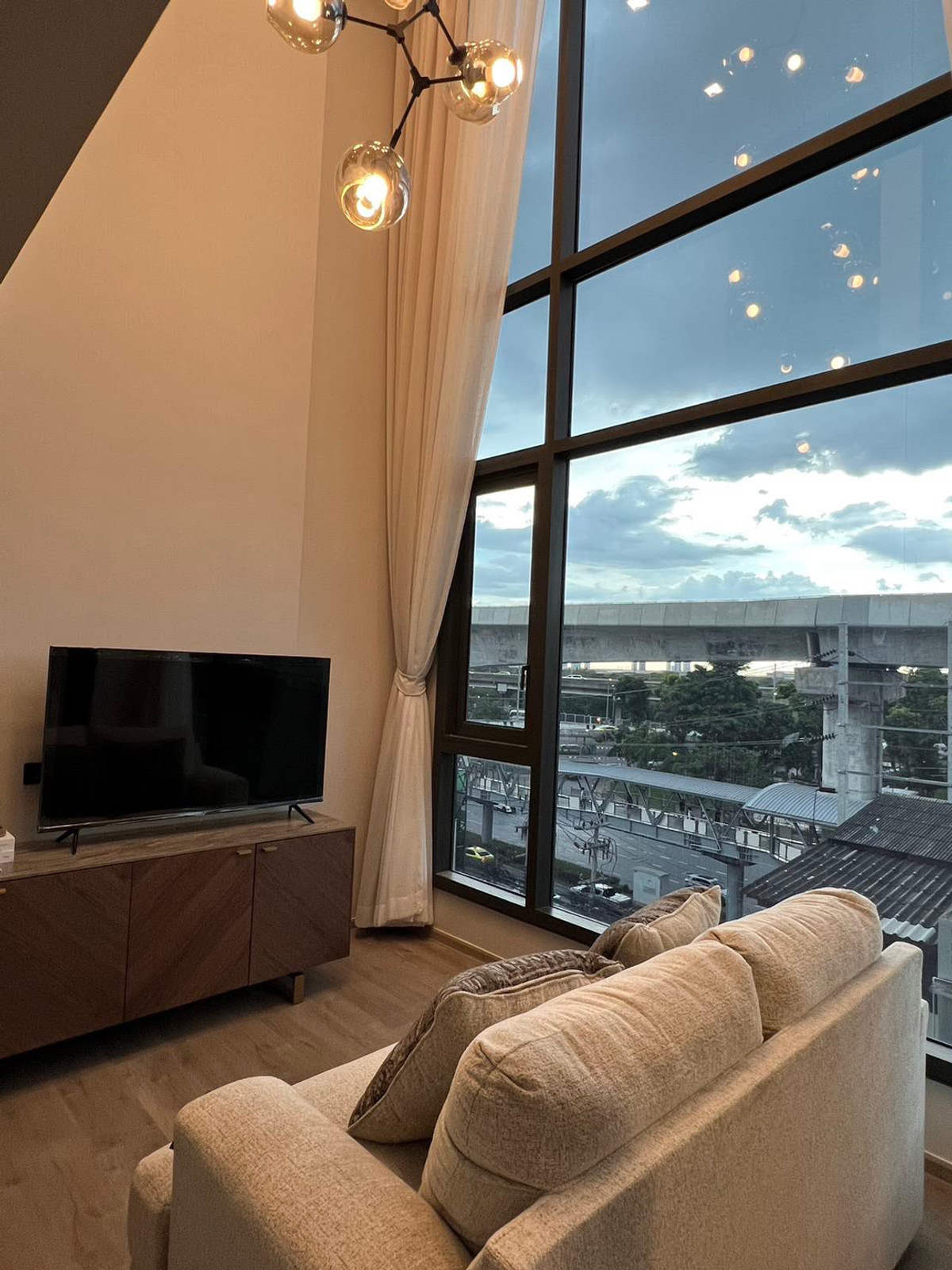 For SaleCondoLadprao, Central Ladprao : Urgent Sale ✨ The Crest Park Residences ✨ Fully furnished and equipped, ready to move in. Near BTS Central Ladprao.