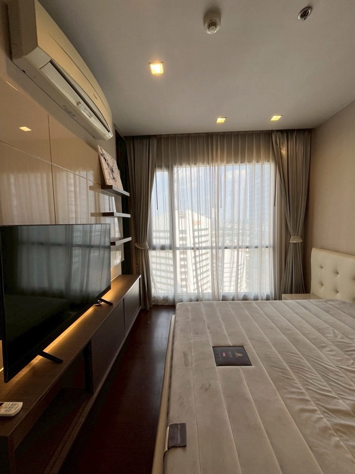 For RentCondoRatchadapisek, Huaikwang, Suttisan : ⭐️IVY AMPIO⭐️ 2BEDROOM COMBINE Parking 2Car 50K Contact Us🫡