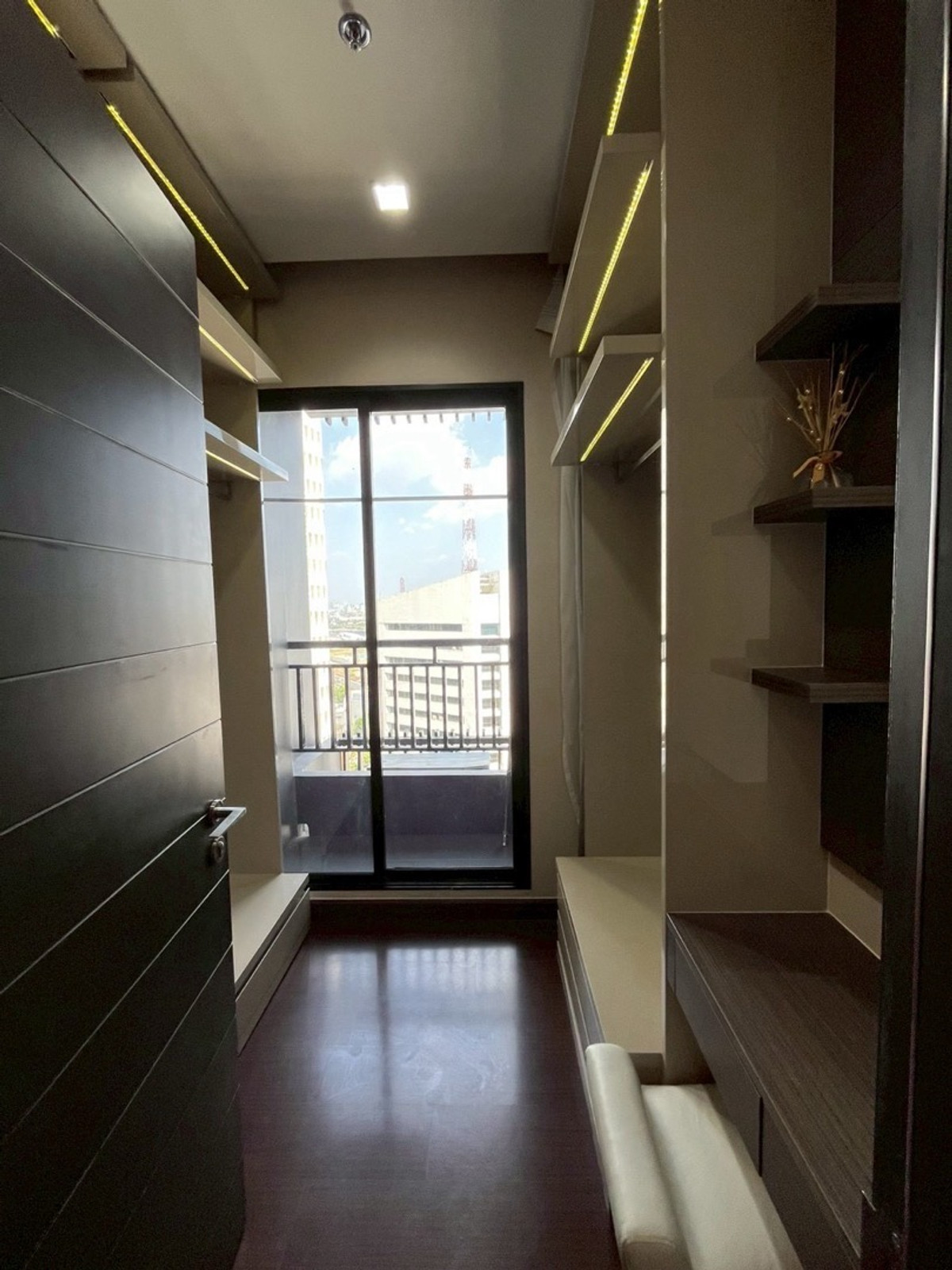 For RentCondoRatchadapisek, Huaikwang, Suttisan : ⭐️IVY AMPIO⭐️ 2BEDROOM COMBINE Parking 2Car 50K Contact Us🫡