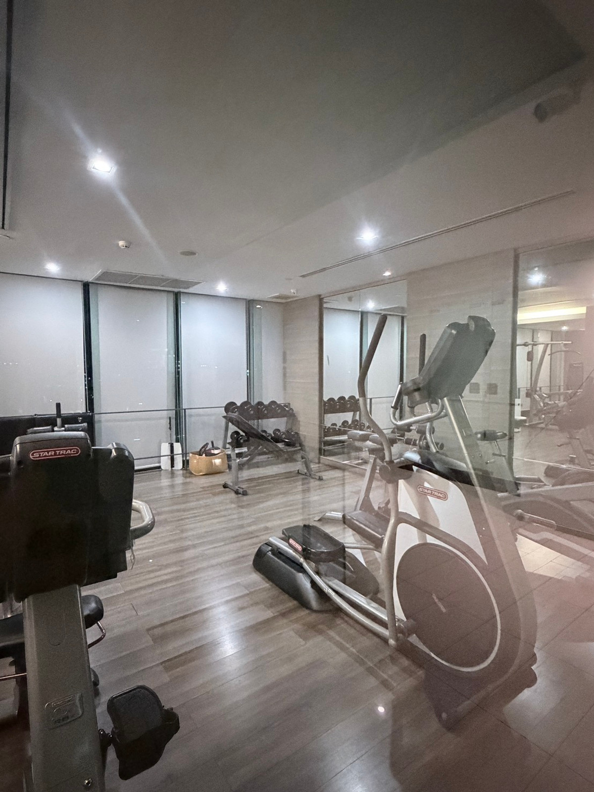 For RentCondoThaphra, Talat Phlu, Wutthakat : The Room Sathorn Taksin near BTS Ponimit, big room 46 sq m. New room, never rented, available for rent.