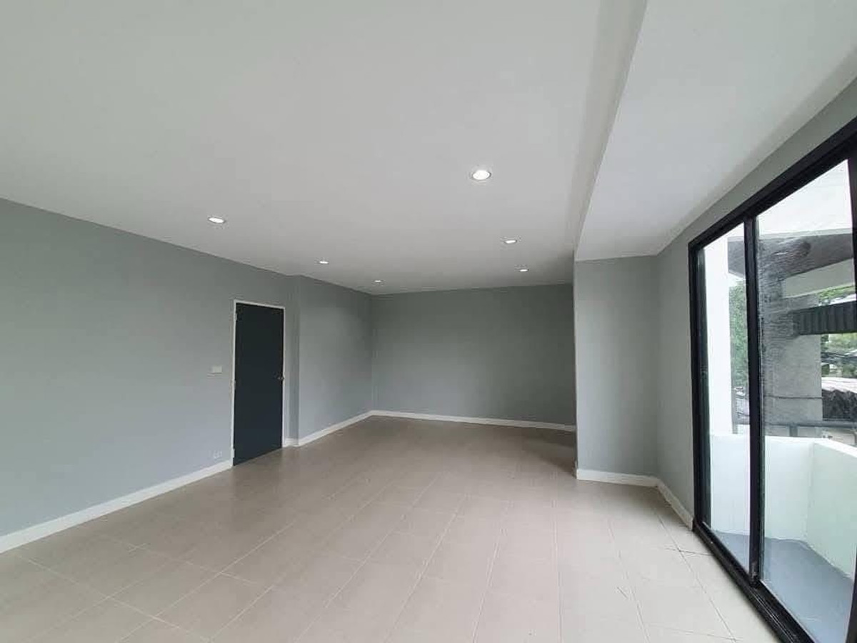 ให้เช่าโฮมออฟฟิศรัชดา ห้วยขวาง : ให้เช่าสำนักงาน ศรีวรา Town in Town
4 ชั้นครึ่ง 600 ตารางเมตร 8 ห้อง 5ห้องน้ำ