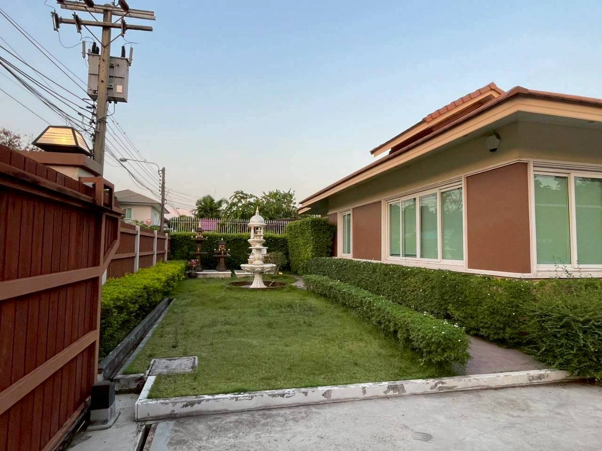 For SaleHome OfficeNawamin, Ramindra : Prime location, office and warehouse, Ramintra 14, intersection 17-5, near the BTS and main road Ramintra, MRT Mayalap Ramintra, Kaset-Nawamin. Khwan Charoenphon Market Watcharaphirom Park  Sripatum University, Bang Khen