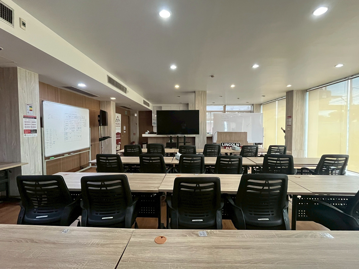 ขายสำนักงานนวมินทร์ รามอินทรา : ขายอาคารสำนักงาน 3 ชั้น พร้อมโกดัง บนที่ดิน 1 ไร่ ถนนปัญญาอินทรา