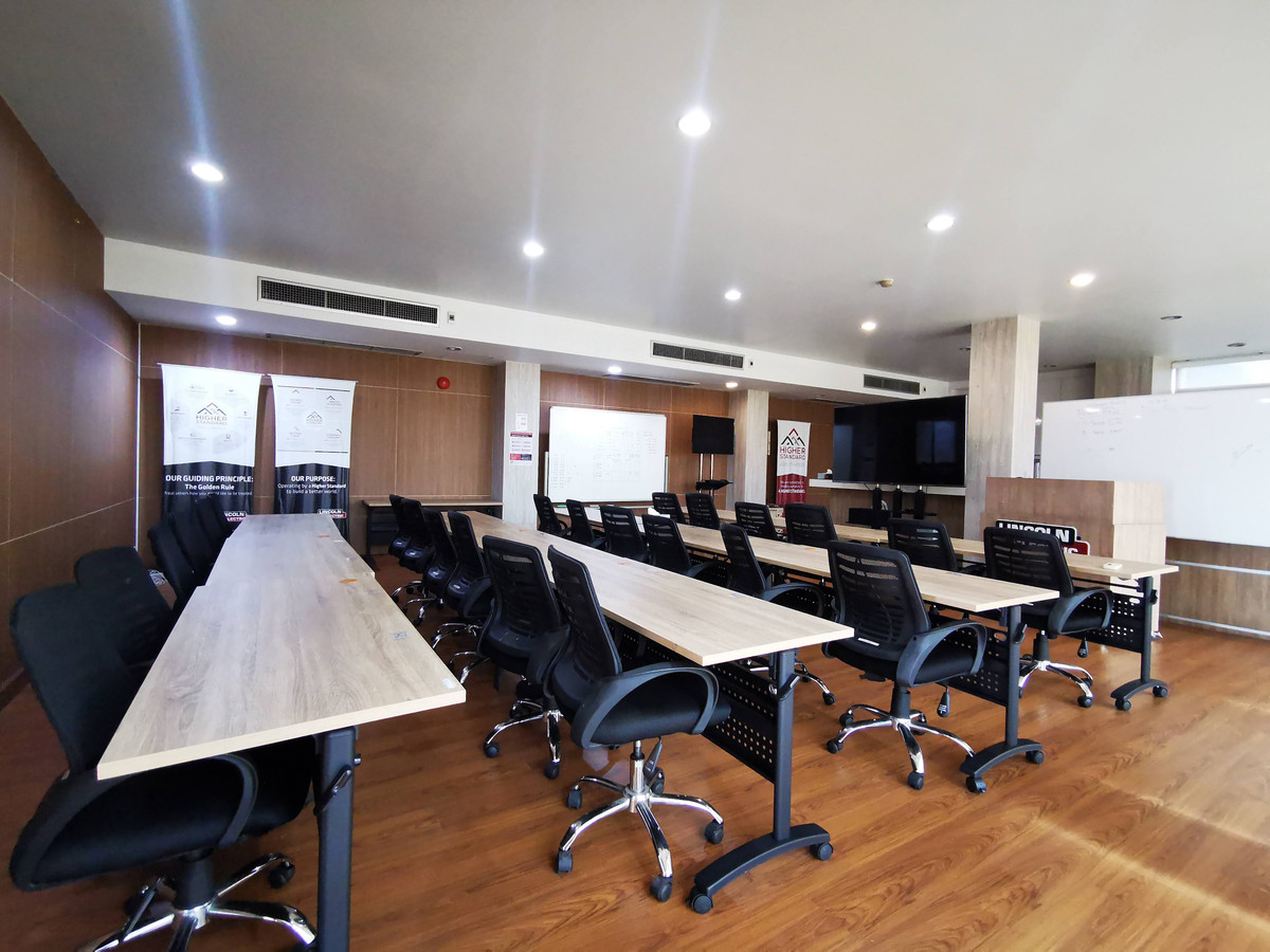 ขายสำนักงานนวมินทร์ รามอินทรา : ขายอาคารสำนักงาน 3 ชั้น พร้อมโกดัง บนที่ดิน 1 ไร่ ถนนปัญญาอินทรา