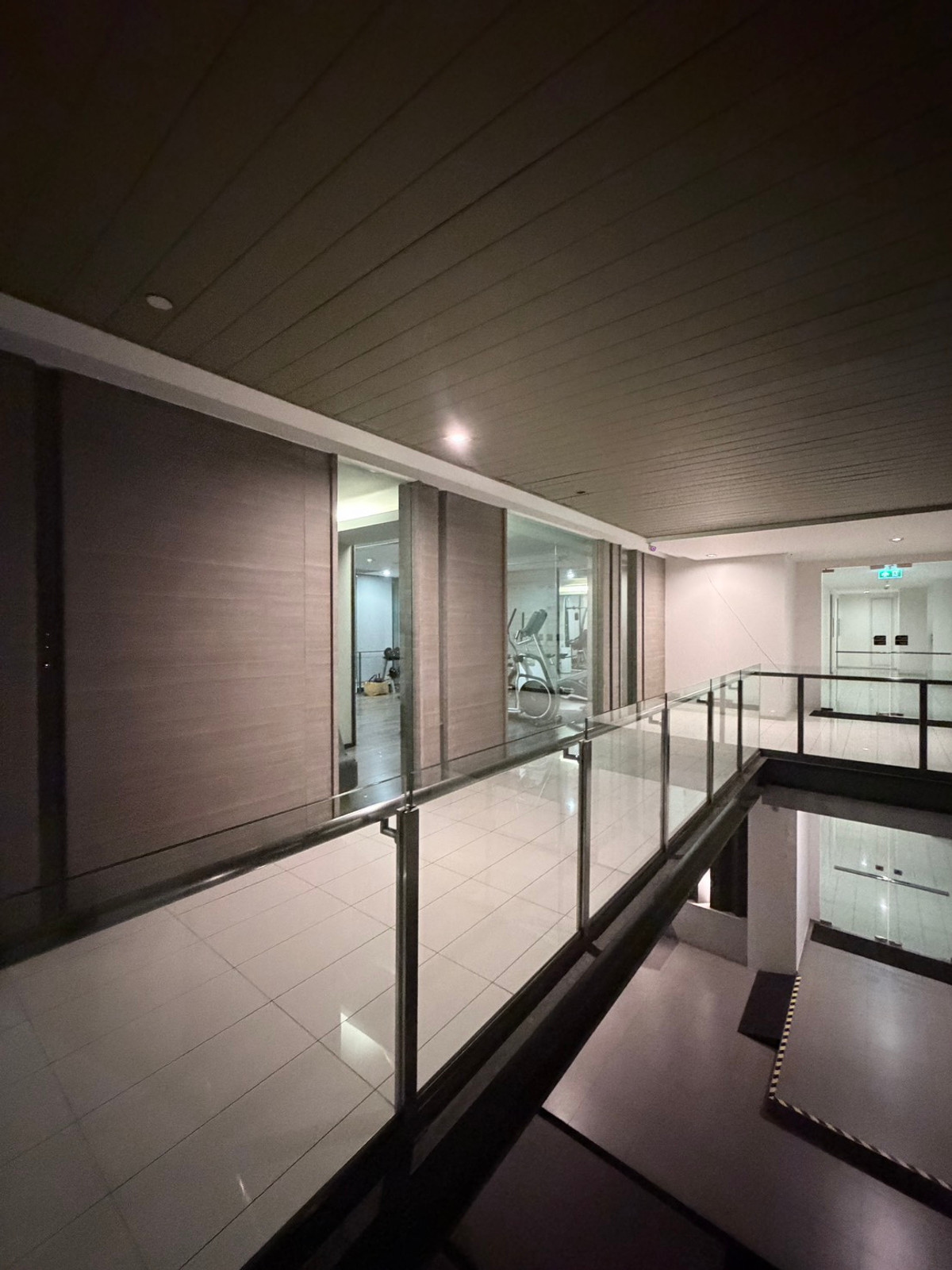 For RentCondoThaphra, Talat Phlu, Wutthakat : The Room Sathorn Taksin near BTS Ponimit, big room 46 sq m. New room, never rented, available for rent.