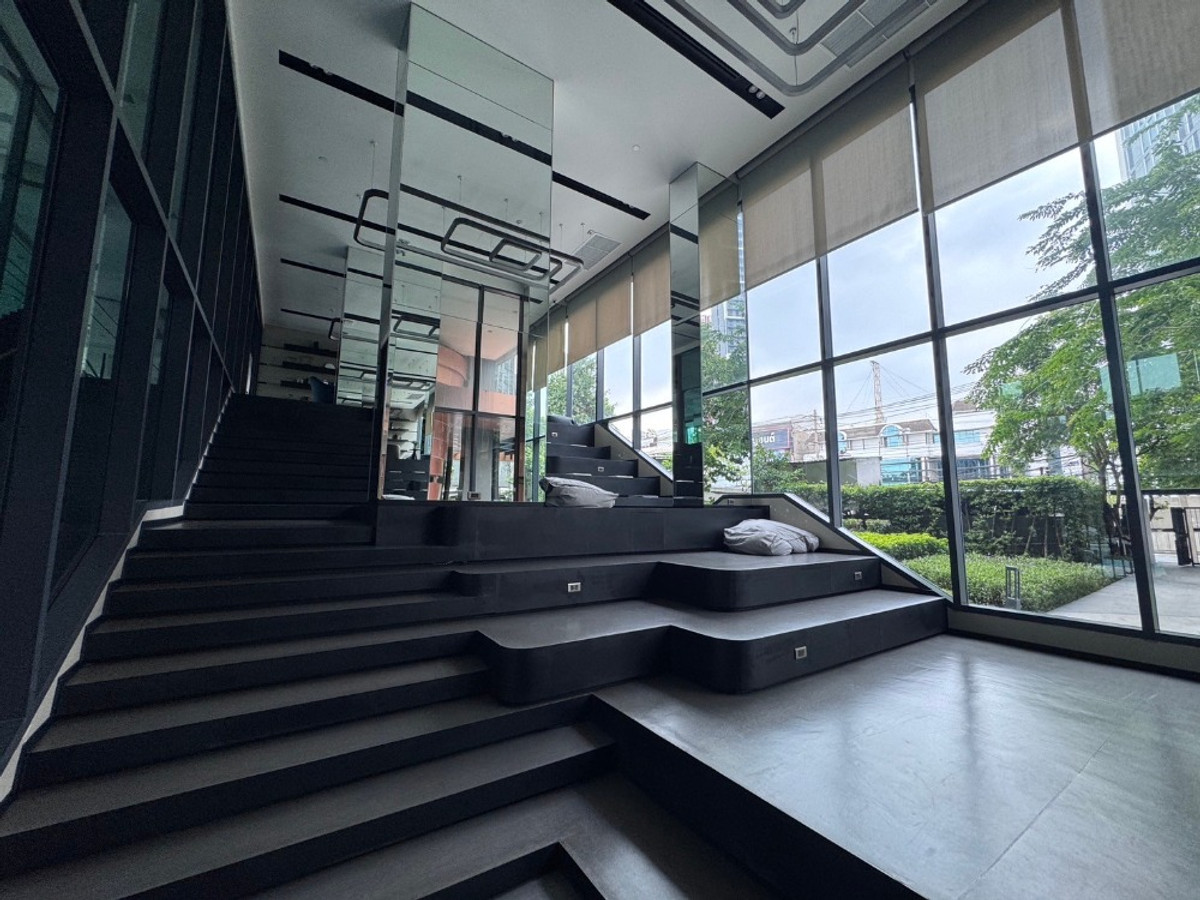 For SaleCondoRama9, Petchburi, RCA : Urgent Sale ✨ IDEO New Rama 9 ✨ Unobstructed view, fully furnished with appliances. Convenient location near MRT Ramkhamhaeng.