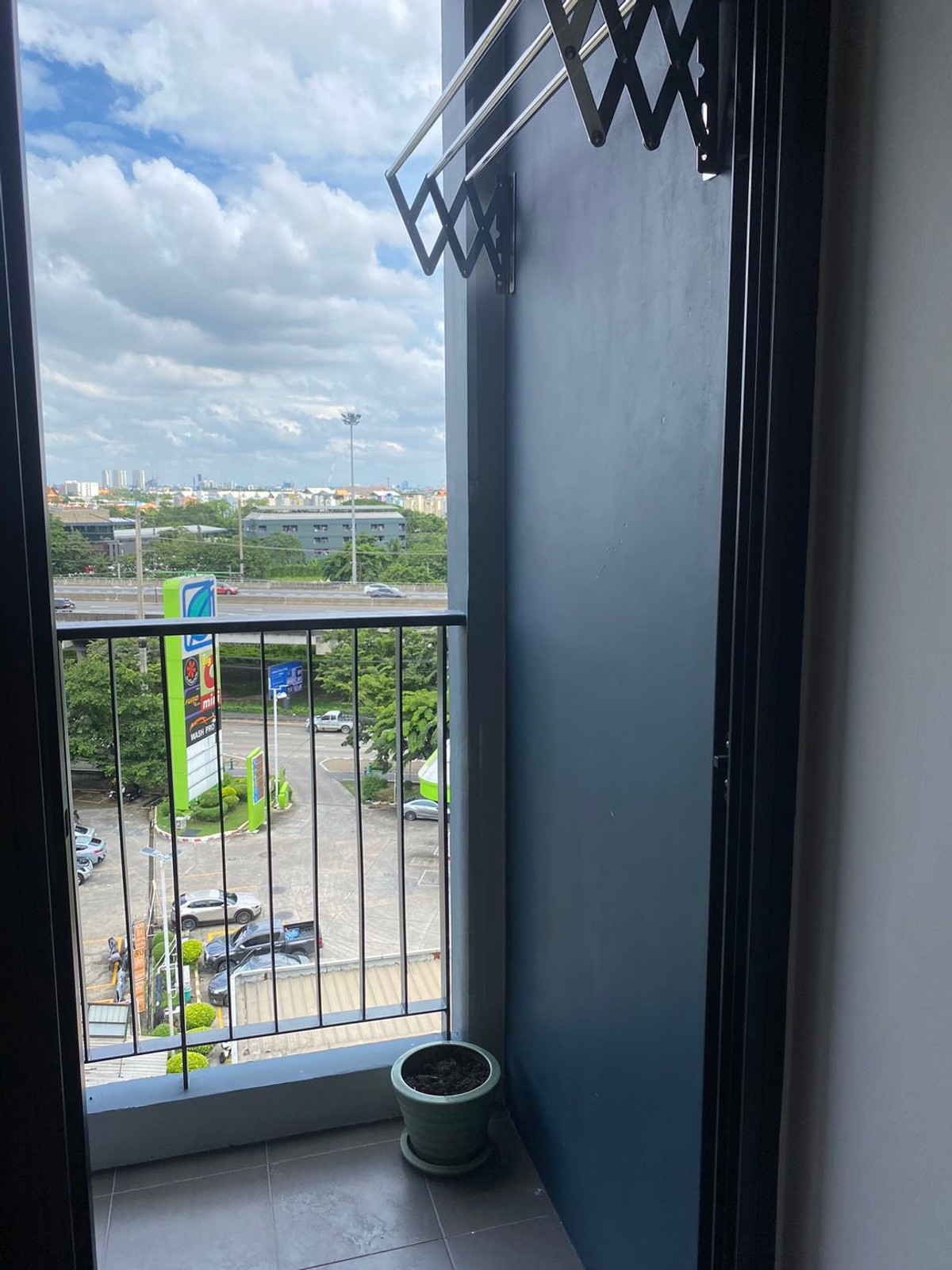 For RentCondoKaset Nawamin,Ladplakao : 💥CP-10397💥NEWERA CONDO EKAMAI - RAMINTRA👉Line : @rangrak