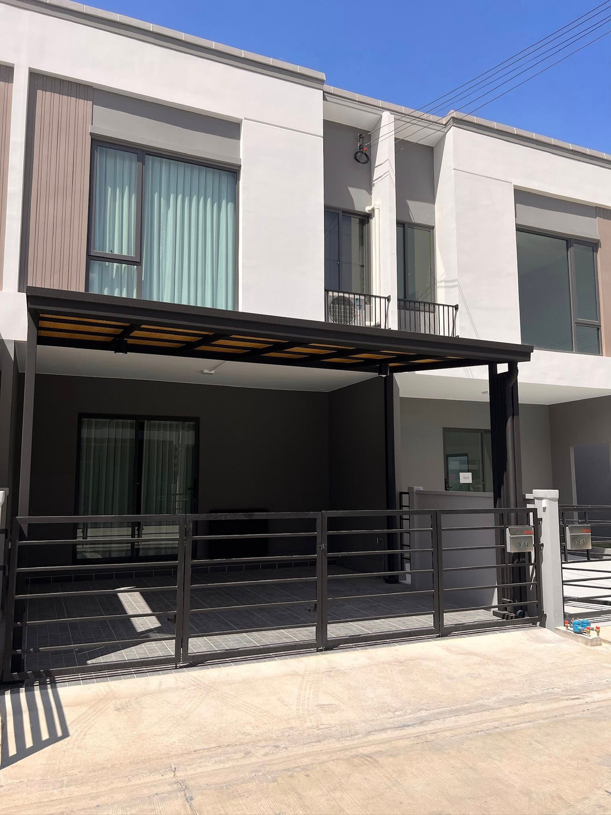 ให้เช่าทาวน์โฮมบางนา แบริ่ง ลาซาล : ให้เช่า ทาวน์โฮม สไตล์ Modern Japandi ใกล้สนามบินสุวรรณภูมิ : โครงการ Pleno Sukhumvit-Bangna 3 : เพียง 5 นาทีถึง Mega Bangna