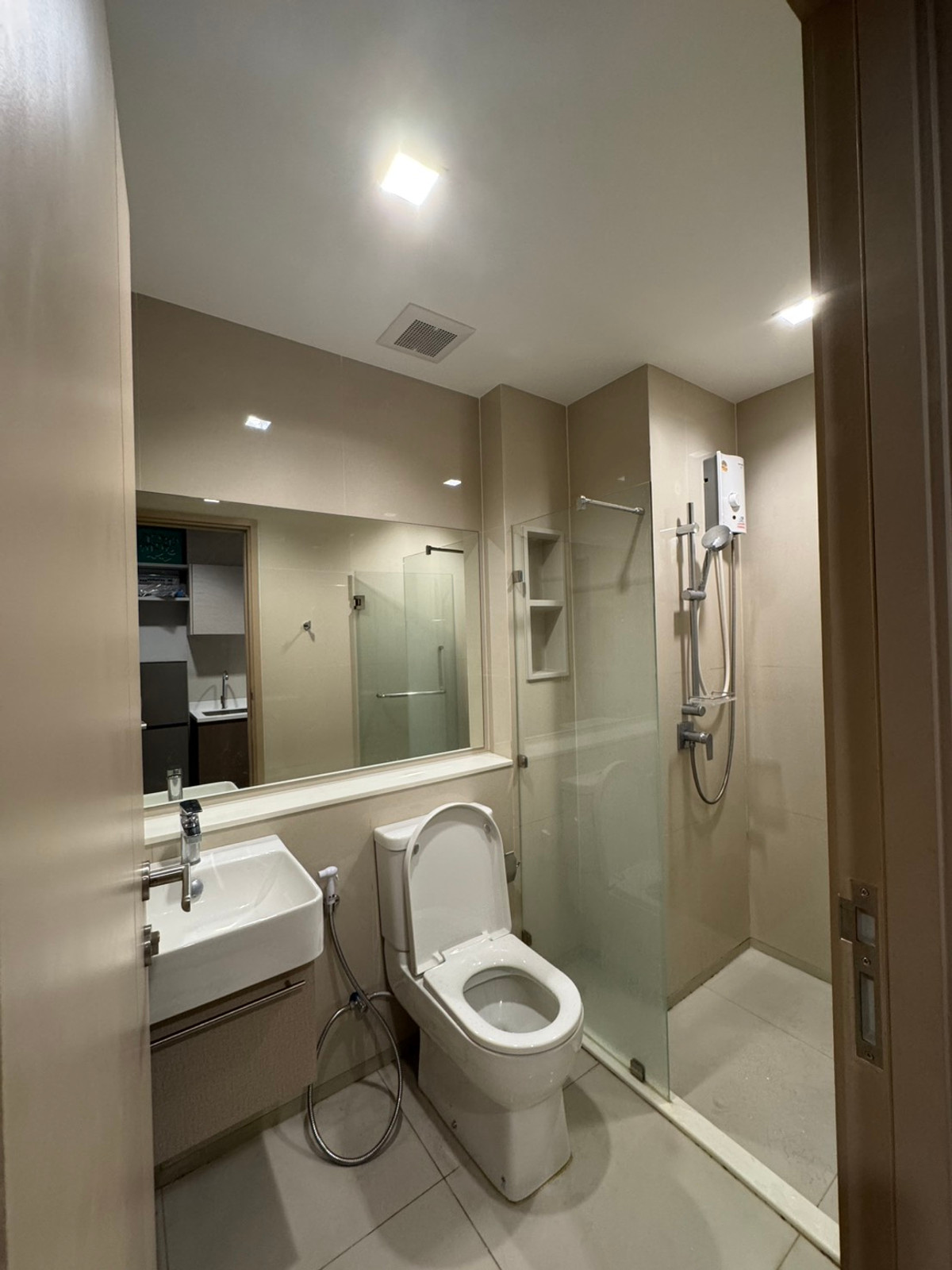 For RentCondoThaphra, Talat Phlu, Wutthakat : Life Sathorn Sierra, beautiful room, 1 bedroom plus, 1 bedroom + 1 office room, ready for rent, please inquire.