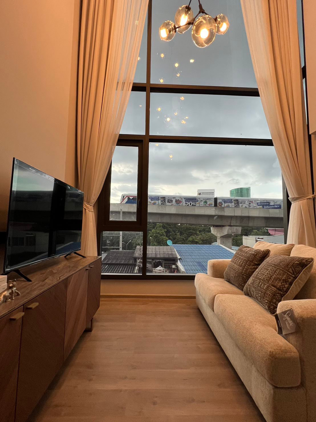 For SaleCondoLadprao, Central Ladprao : Urgent Sale ✨ The Crest Park Residences ✨ Fully furnished and equipped, ready to move in. Near BTS Central Ladprao.