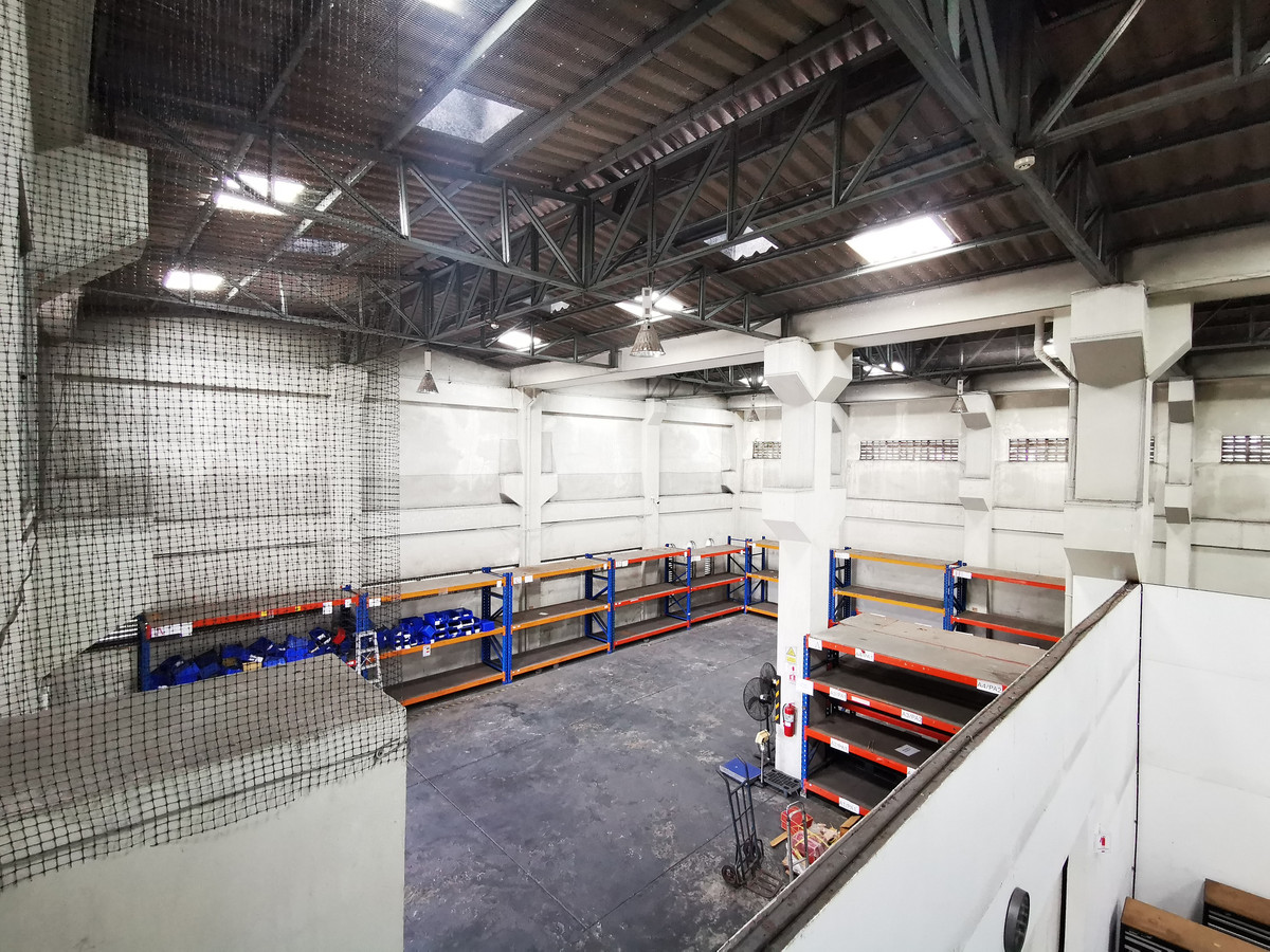 ขายสำนักงานนวมินทร์ รามอินทรา : ขายอาคารสำนักงาน 3 ชั้น พร้อมโกดัง บนที่ดิน 1 ไร่ ถนนปัญญาอินทรา