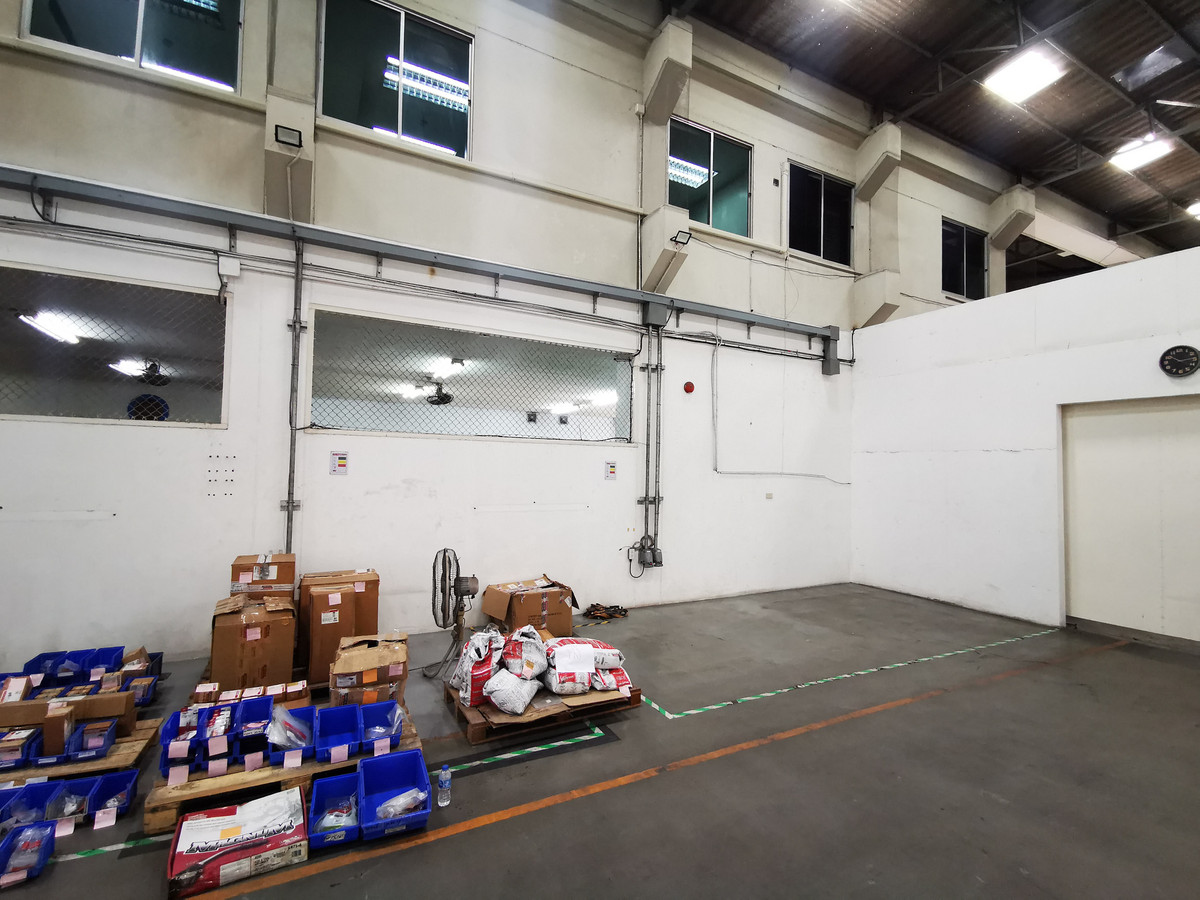 ขายสำนักงานนวมินทร์ รามอินทรา : ขายอาคารสำนักงาน 3 ชั้น พร้อมโกดัง บนที่ดิน 1 ไร่ ถนนปัญญาอินทรา