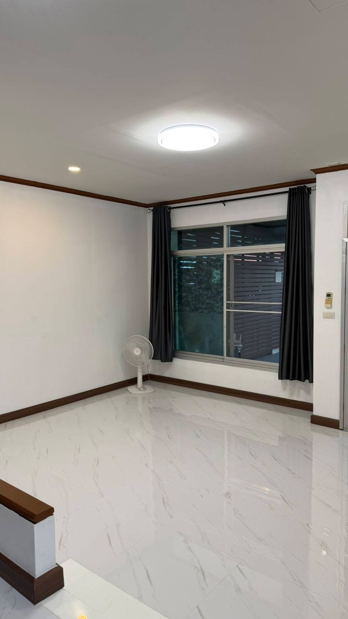 ให้เช่าทาวน์โฮมนวมินทร์ รามอินทรา : ให้เช่าทาวน์โฮมรีโนเวทใหม่ หมู่บ้านวิสต้าปาร์ค วัชรพล–สายไหม ใกล้ตลาดเอสทีเพิ่มสิน และสนามบินดอนเมือง