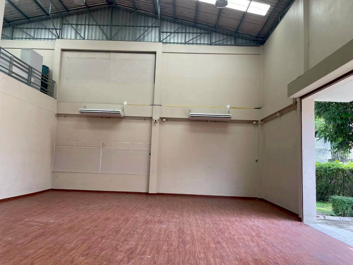 For SaleHome OfficeNawamin, Ramindra : Prime location, office and warehouse, Ramintra 14, intersection 17-5, near the BTS and main road Ramintra, MRT Mayalap Ramintra, Kaset-Nawamin. Khwan Charoenphon Market Watcharaphirom Park  Sripatum University, Bang Khen