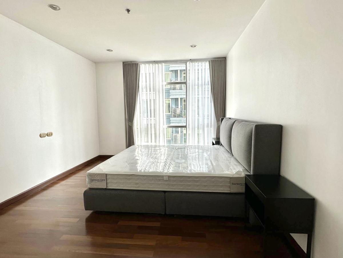 ให้เช่าคอนโดวิทยุ ชิดลม หลังสวน : 03/04/2026, Luxury 3-Bed Condo at Grand Langsuan – Prime Chidlom Location! 
Spacious 150 sqm, BTS Chidlom, Pool & Gym Included – Rent 78,000 THB/月 0642748883