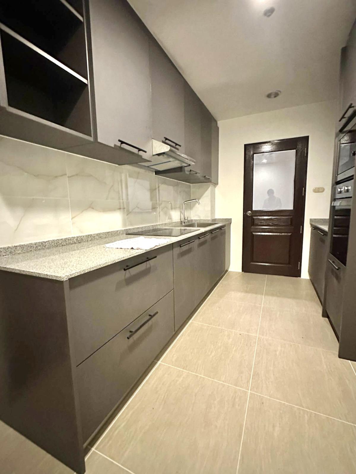 ให้เช่าคอนโดวิทยุ ชิดลม หลังสวน : 03/04/2026, Luxury 3-Bed Condo at Grand Langsuan – Prime Chidlom Location! 
Spacious 150 sqm, BTS Chidlom, Pool & Gym Included – Rent 78,000 THB/月 0642748883