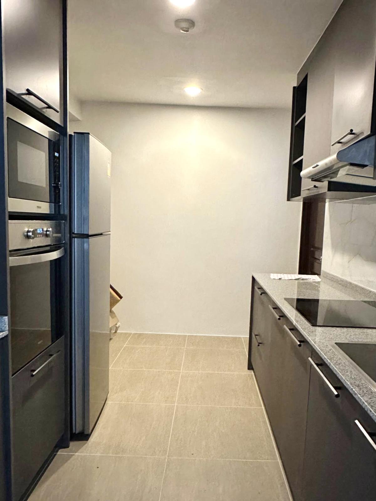 ให้เช่าคอนโดวิทยุ ชิดลม หลังสวน : 03/04/2026, Luxury 3-Bed Condo at Grand Langsuan – Prime Chidlom Location! 
Spacious 150 sqm, BTS Chidlom, Pool & Gym Included – Rent 78,000 THB/月 0642748883