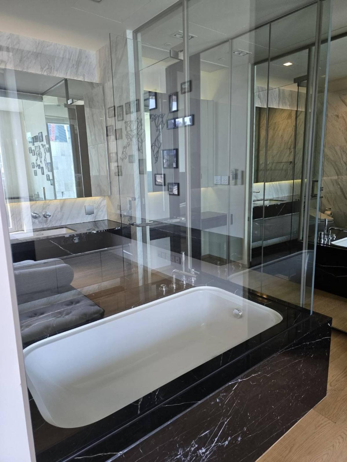 ให้เช่าคอนโดสีลม ศาลาแดง บางรัก : 03/04/2026, เช่าคอนโด Saladaeng One 1 ห้องนอน ใกล้ BTS/MRT Sala Daeng 
สิ่งอำนวยความสะดวกครบ พร้อมอยู่ ราคา 60,000 บาท/เดือน! 0642748883